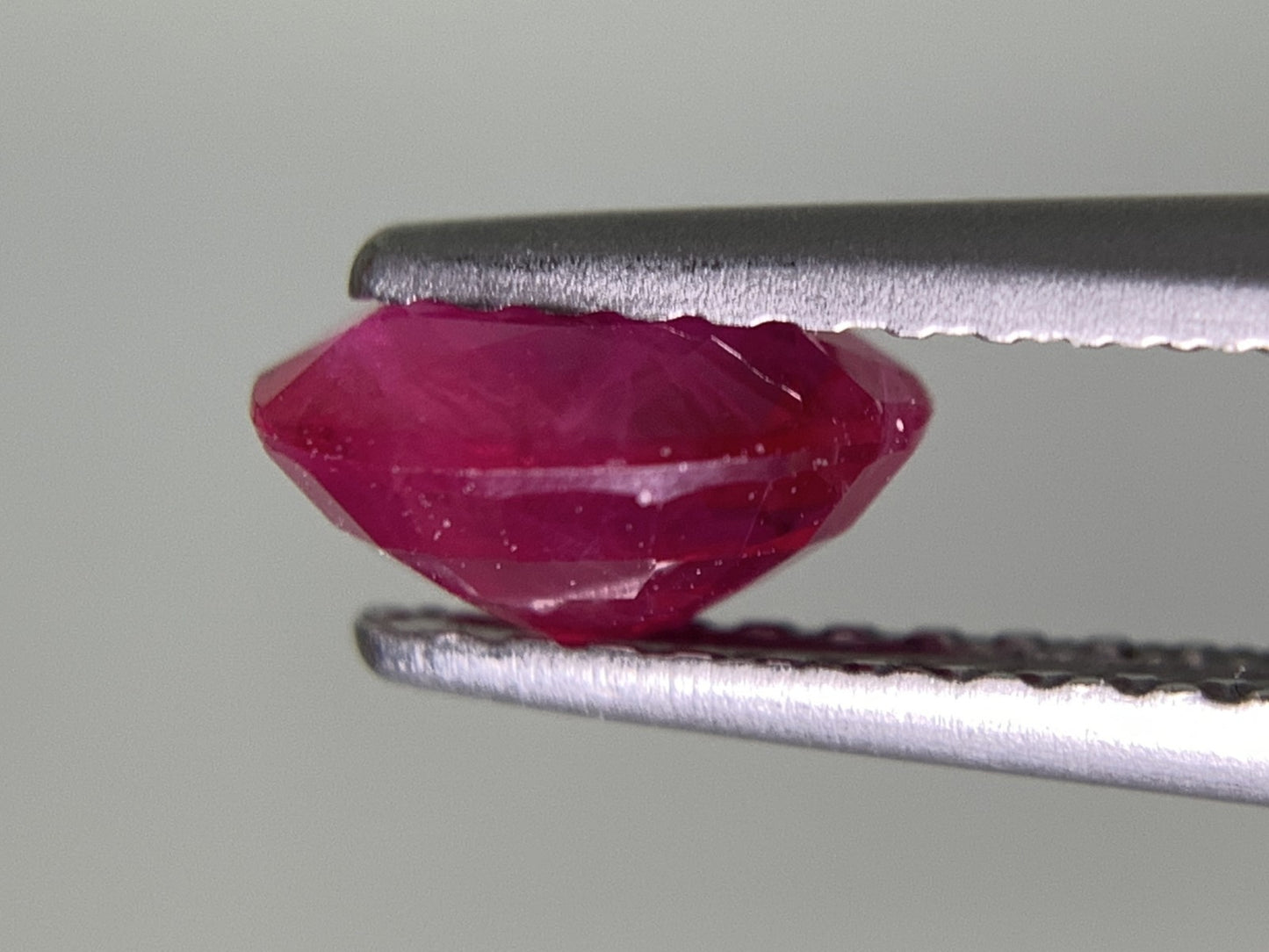 ルビー 天然 1.035ct 中央宝石ソーティング付き 6.71㎜×5.03㎜×3.45㎜ ルース（ 裸石 ） 7965Y
