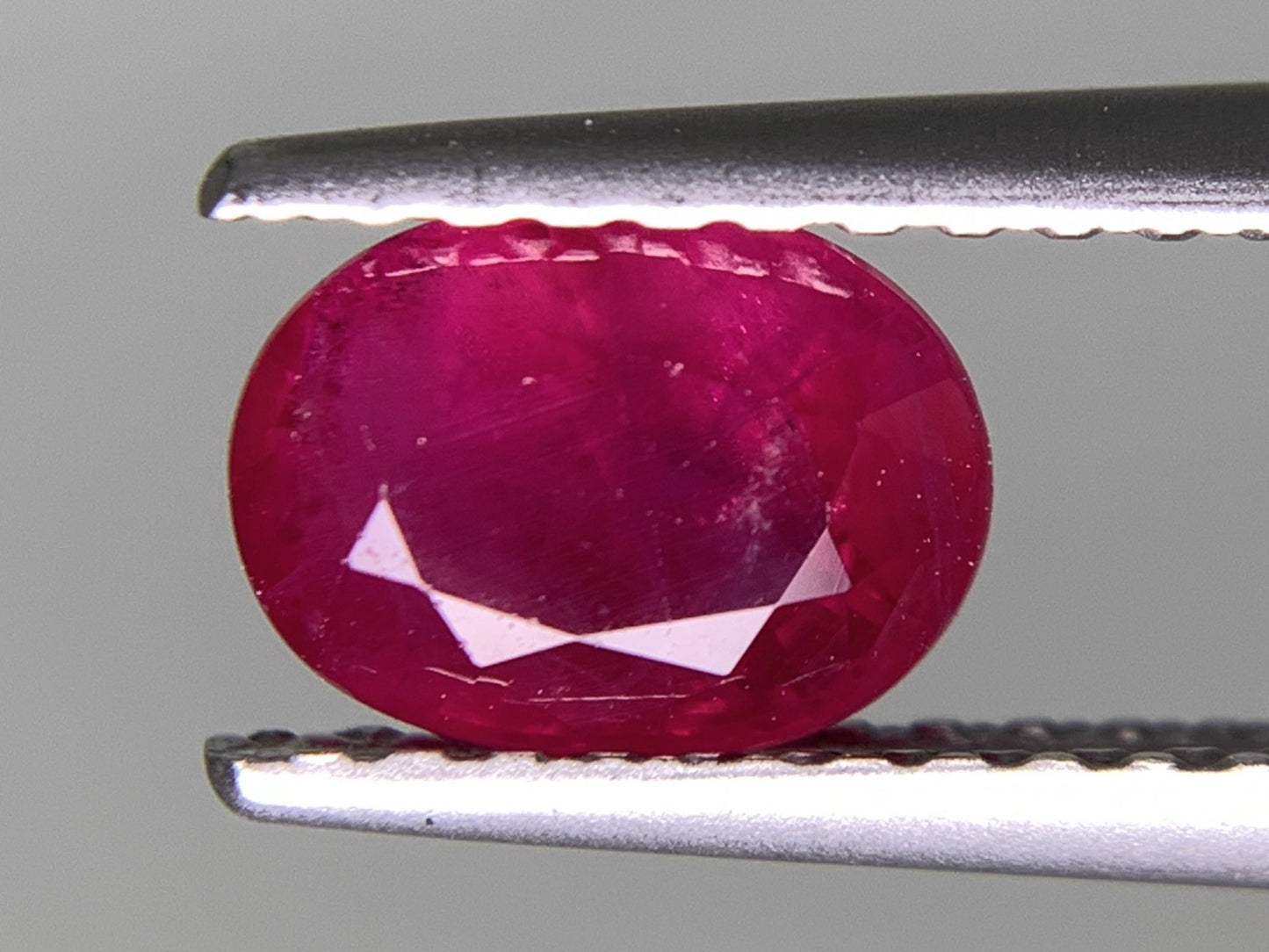 ルビー 天然 1.035ct 中央宝石ソーティング付き 6.71㎜×5.03㎜×3.45㎜ ルース（ 裸石 ） 7965Y