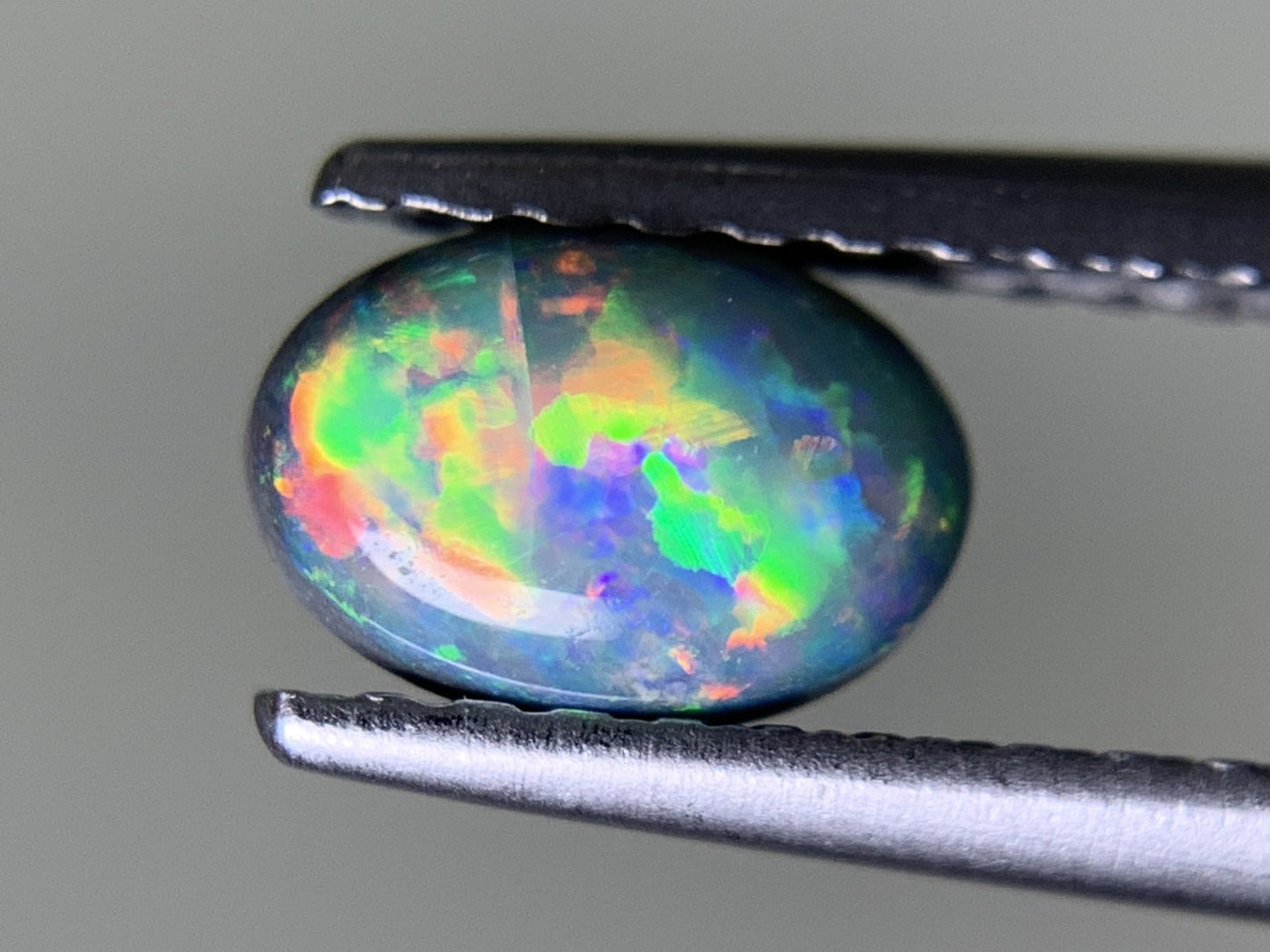 ブラックオパール 0.465ct 宝石ソーティング付き  6.3㎜×4.3㎜×2.5㎜  ルース（ 裸石 ） 3779Y