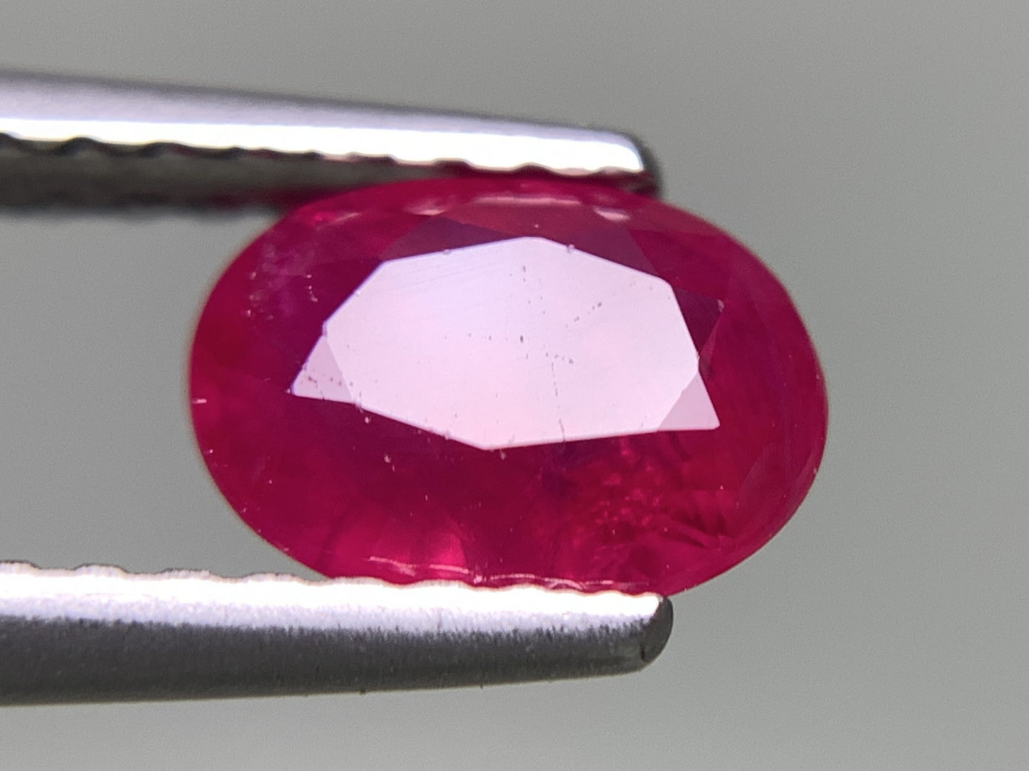 ルビー 天然 1.035ct 中央宝石ソーティング付き 6.71㎜×5.03㎜×3.45㎜ ルース（ 裸石 ） 7965Y