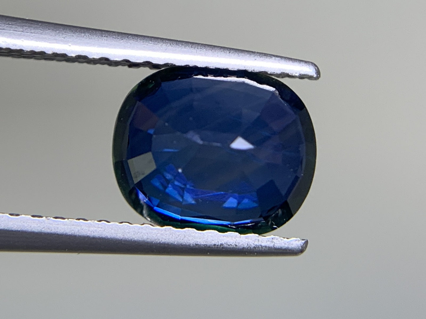 サファイア 2.044ct  宝石ソーティング付き  8.1㎜×6.7㎜×3.7㎜  ルース（ 裸石 ） 1999Y