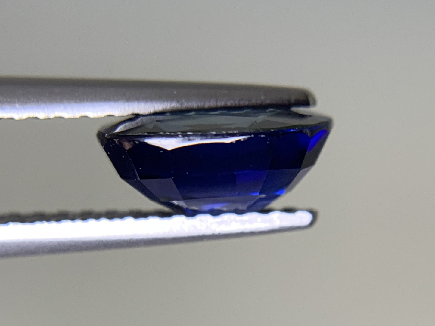 サファイア 2.044ct  宝石ソーティング付き  8.1㎜×6.7㎜×3.7㎜  ルース（ 裸石 ） 1999Y