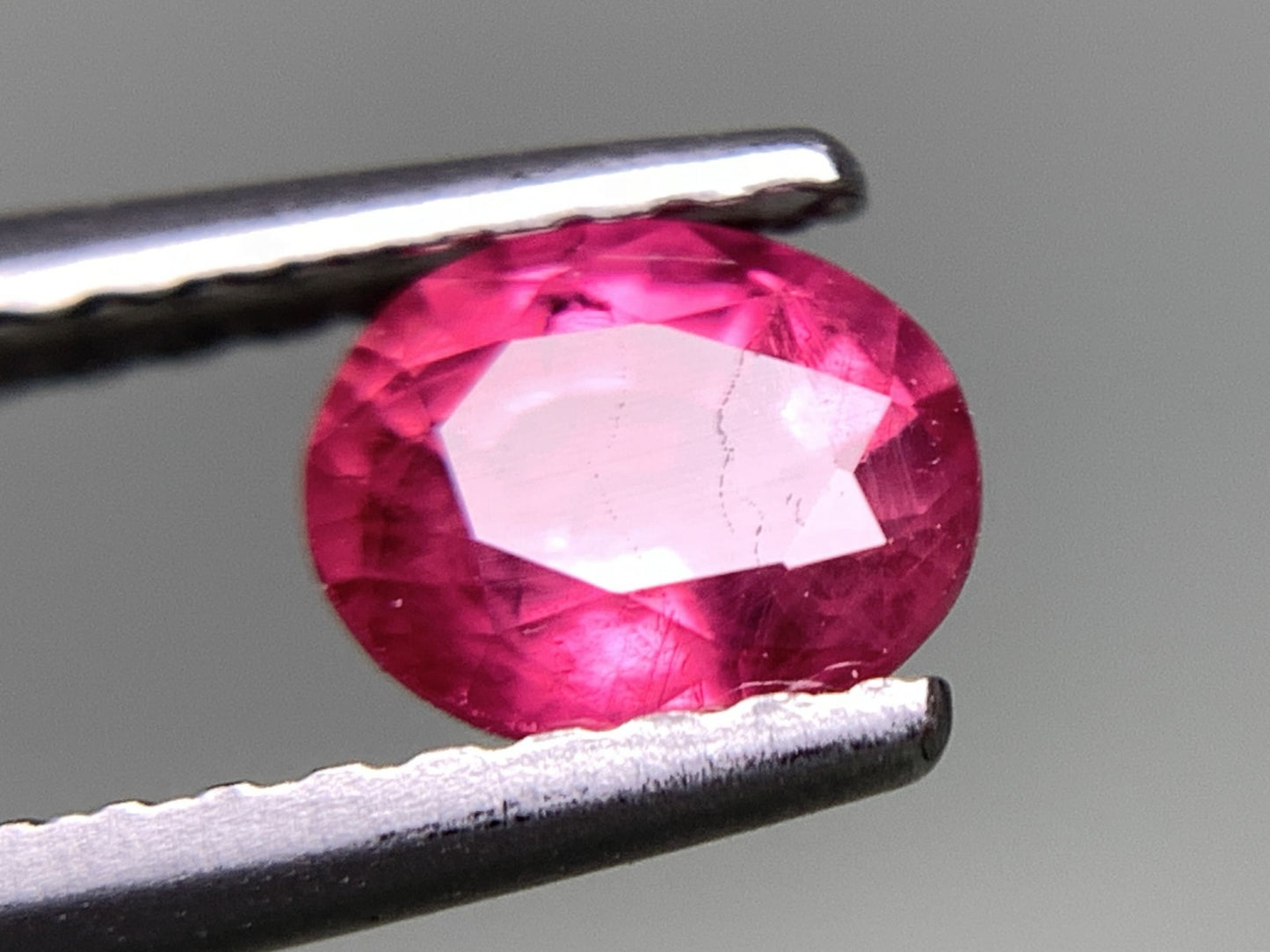 ルビー 天然 0.681ct 宝石ソーティング付き 5.5㎜×4.6㎜×3.1㎜ ルース（ 裸石 ） 8002Y