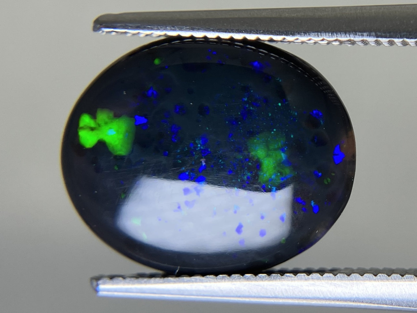 ブラックオパール 天然 3.937ct 中央宝石ソーティング付き 13.6㎜×11.1㎜×4.3㎜ ルース（ 裸石 ） 7549YY
