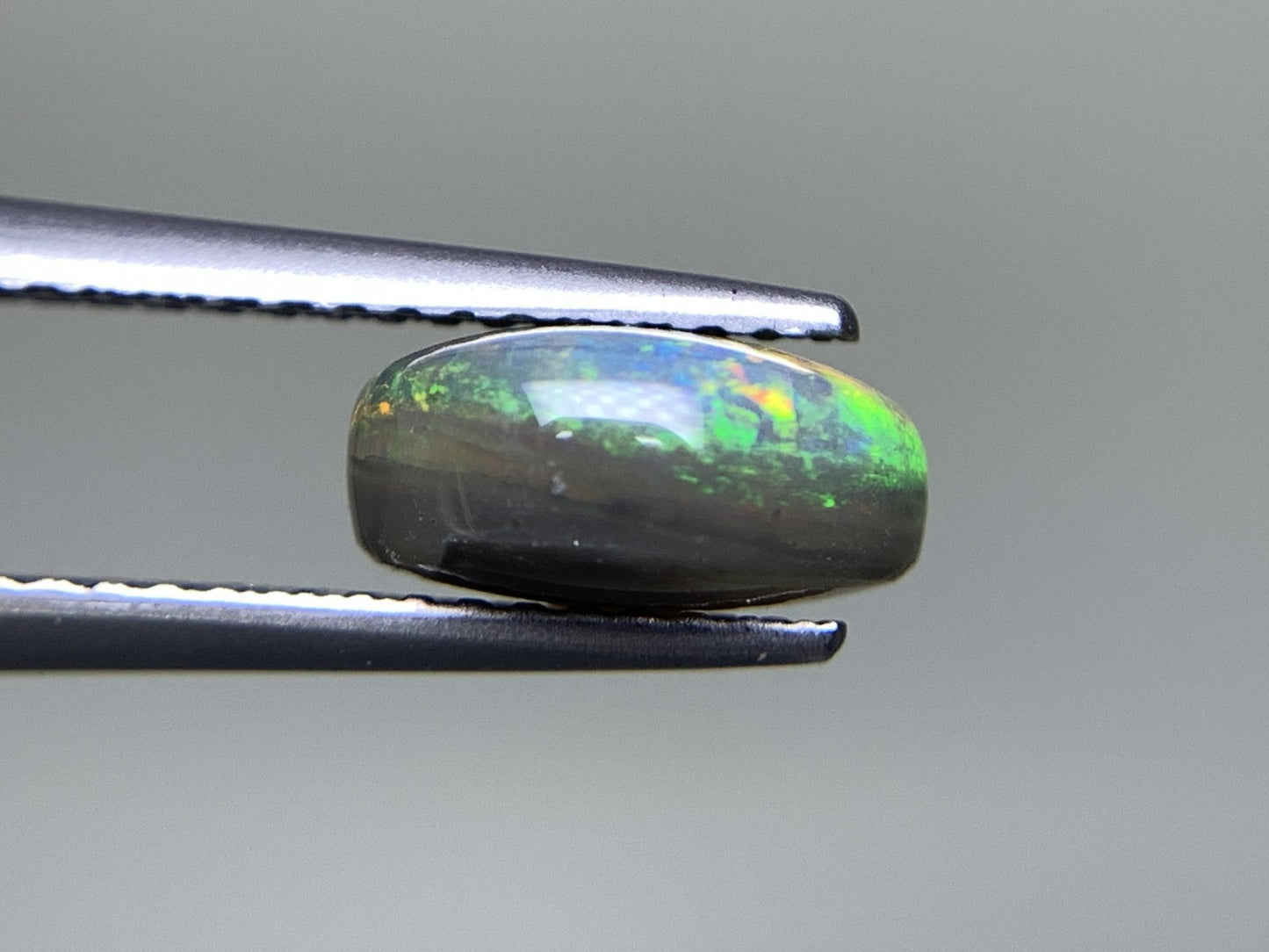 ブラックオパール 1.850ct 宝石ソーティング付き  9.0㎜×7.0㎜×4.3㎜  ルース（ 裸石 ） 2504Y
