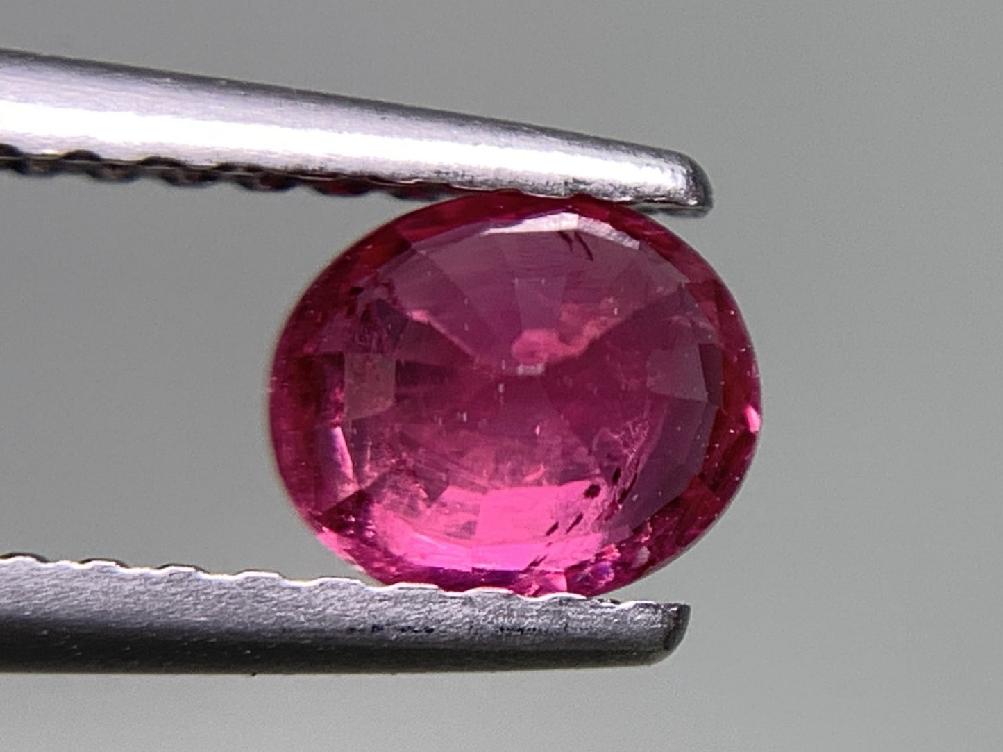 ルビー 天然 0.681ct 宝石ソーティング付き 5.5㎜×4.6㎜×3.1㎜ ルース（ 裸石 ） 8002Y