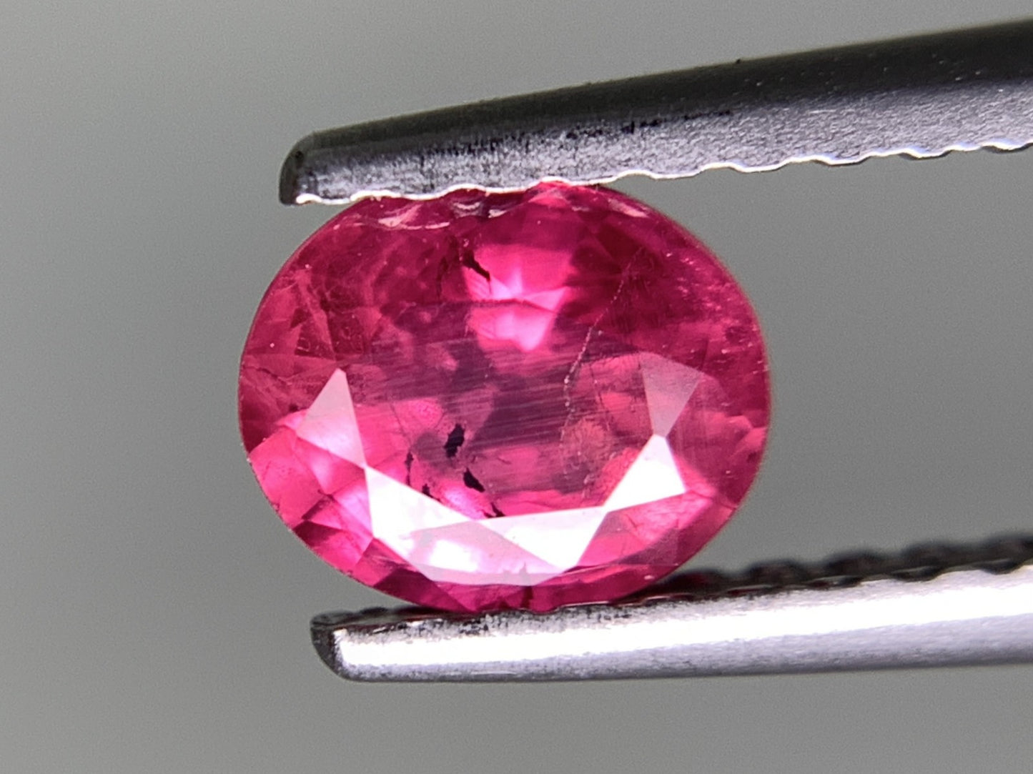 ルビー 天然 0.681ct 宝石ソーティング付き 5.5㎜×4.6㎜×3.1㎜ ルース（ 裸石 ） 8002Y