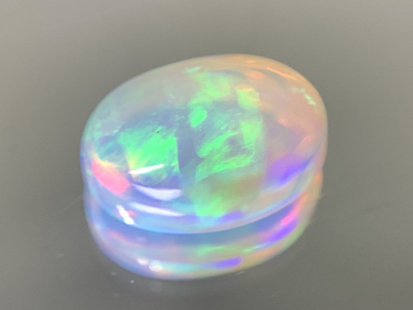 オパール 2.768ct 半クリスタル 宝石ソーティング付き  12.1㎜×9.4㎜×4.5㎜  ルース（ 裸石 ） 3045Y