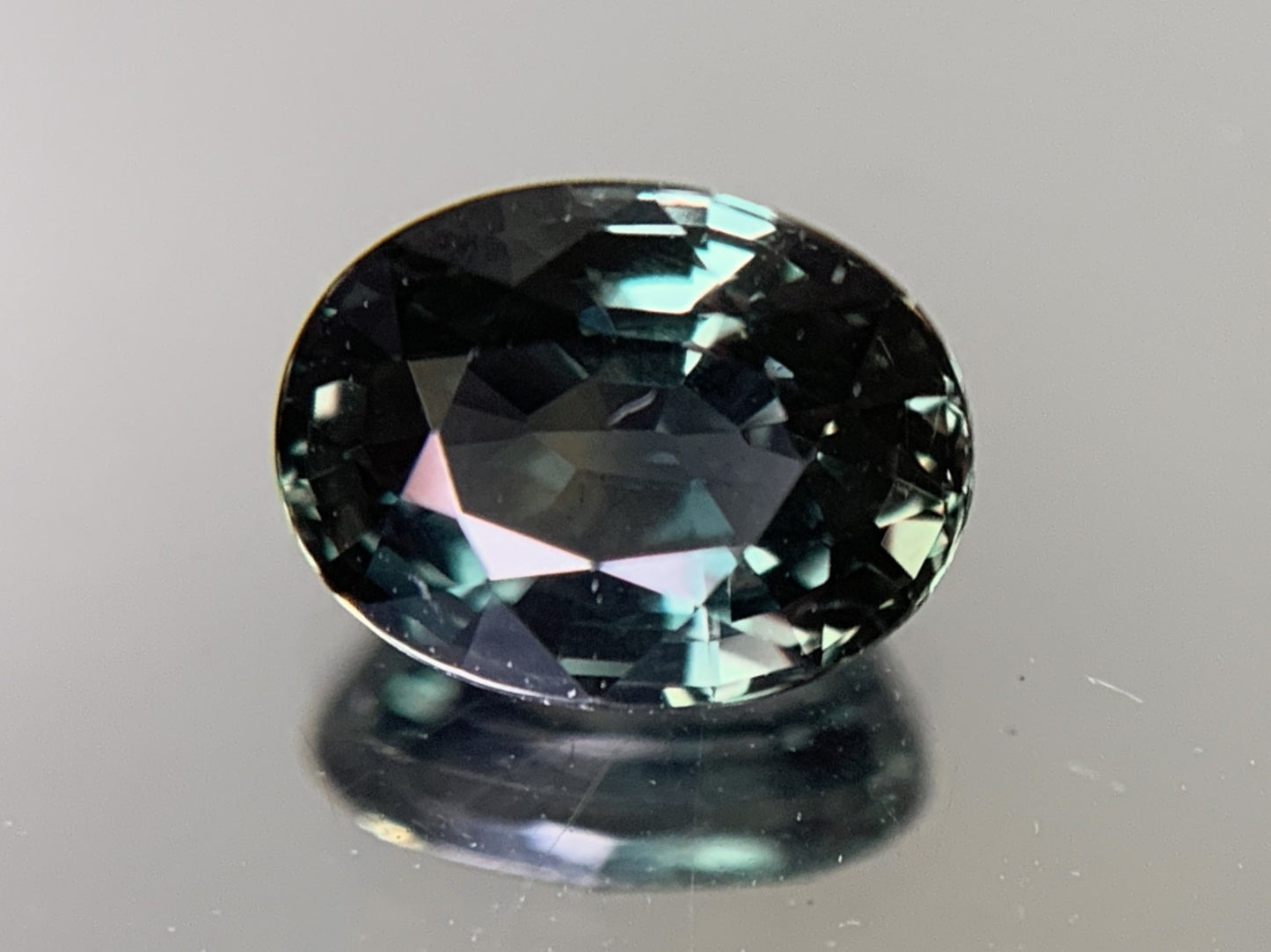 サファイア （カラーチェンジタイプ） 1.463ct  宝石ソーティング付き  7.2㎜×5.5㎜×3.8㎜  ルース（ 裸石 ） 2007Y