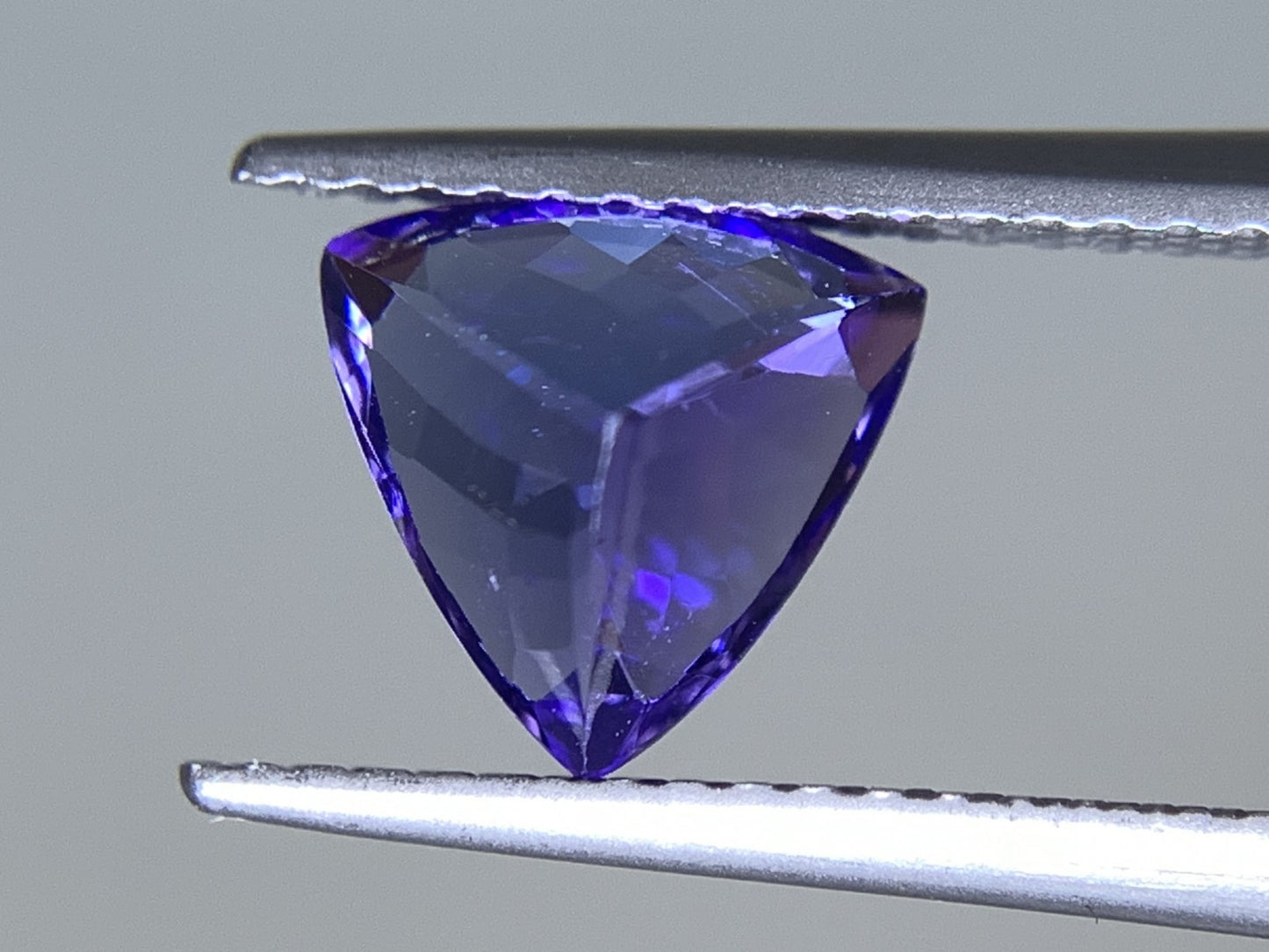 タンザナイト 天然  1.859ct  宝石ソーティング付き  7.6㎜×7.5㎜×5.4㎜  ルース（ 裸石 ）  5229Y