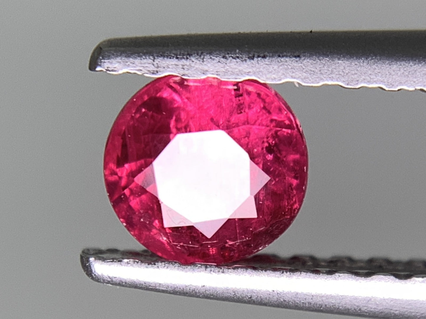 ルビー 天然 0.538ct 宝石ソーティング付き 4.5㎜×4.4㎜×3.0㎜ ルース（ 裸石 ） 8003Y