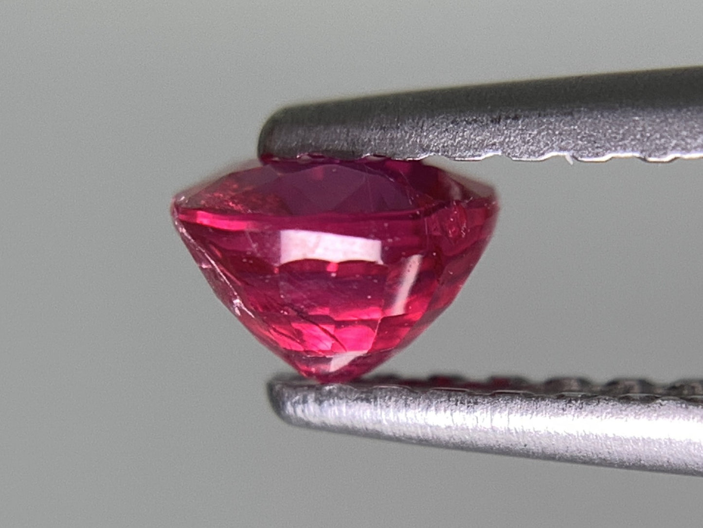 ルビー 天然 0.538ct 宝石ソーティング付き 4.5㎜×4.4㎜×3.0㎜ ルース（ 裸石 ） 8003Y