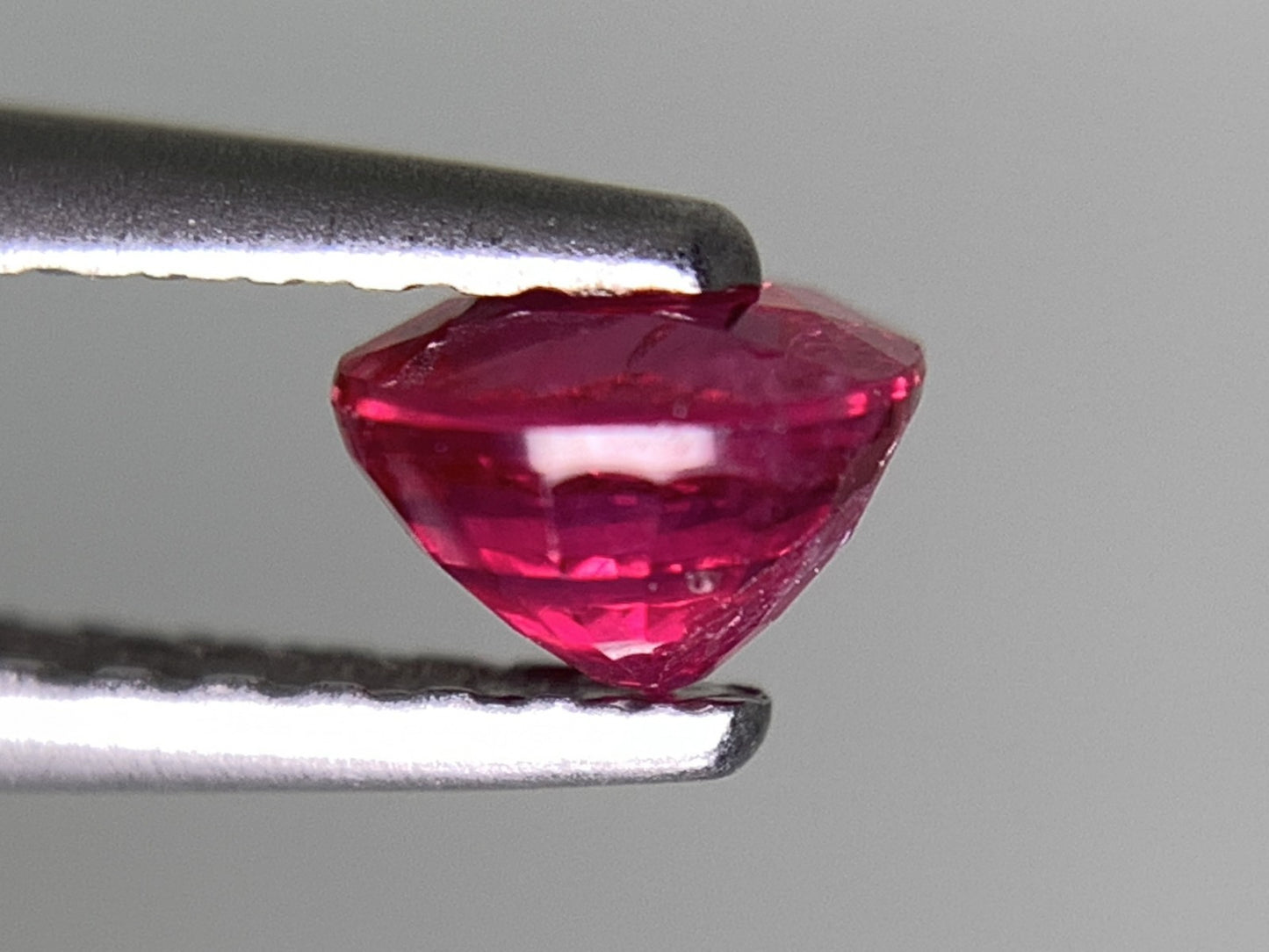ルビー 天然 0.538ct 宝石ソーティング付き 4.5㎜×4.4㎜×3.0㎜ ルース（ 裸石 ） 8003Y