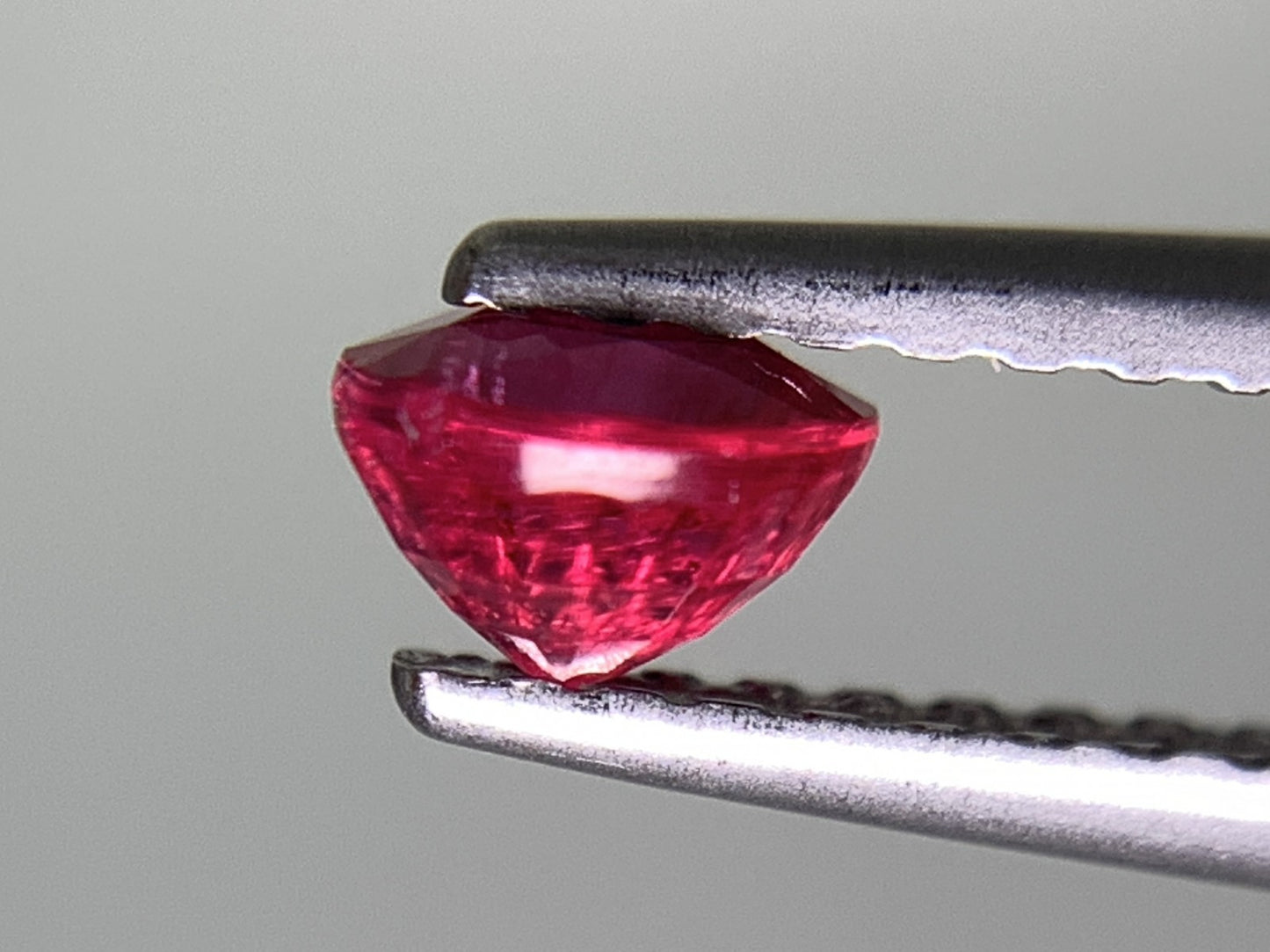 ルビー 天然 0.538ct 宝石ソーティング付き 4.5㎜×4.4㎜×3.0㎜ ルース（ 裸石 ） 8003Y