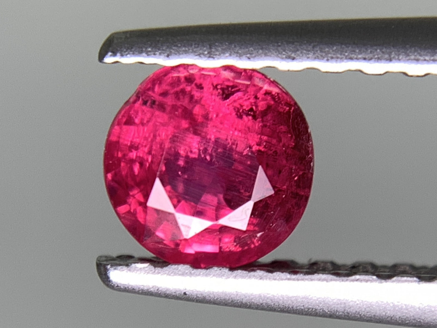 ルビー 天然 0.538ct 宝石ソーティング付き 4.5㎜×4.4㎜×3.0㎜ ルース（ 裸石 ） 8003Y
