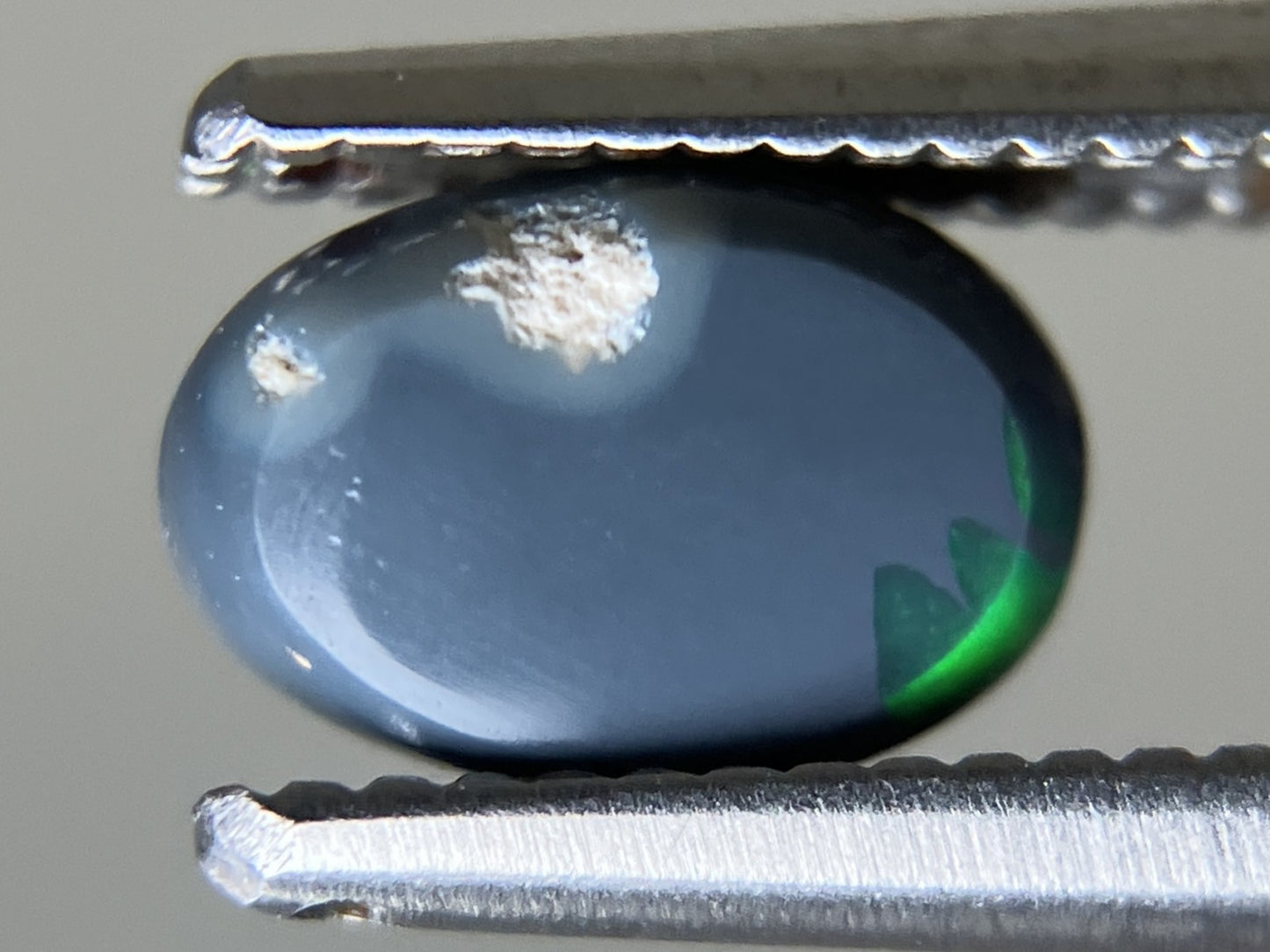 ブラックオパール 0.603ct  中央宝石ソーティング付き  6.8㎜×4.6㎜×2.8㎜  天然 ルース（ 裸石 ） 4517YY