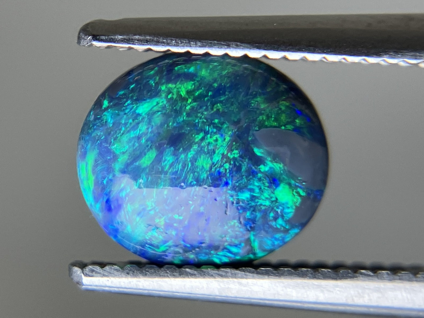 ブラックオパール 1.110ct  中央宝石ソーティング付き  7.9㎜×7.0㎜×3.4㎜  天然 ルース（ 裸石 ） 4359YY