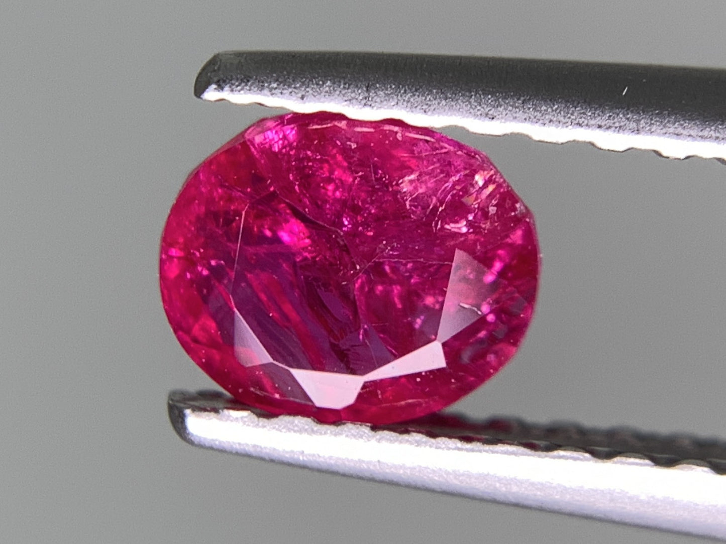 ルビー 天然 0.663ct 宝石ソーティング付き 5.4㎜×4.6㎜×2.5㎜ ルース（ 裸石 ） 8005Y