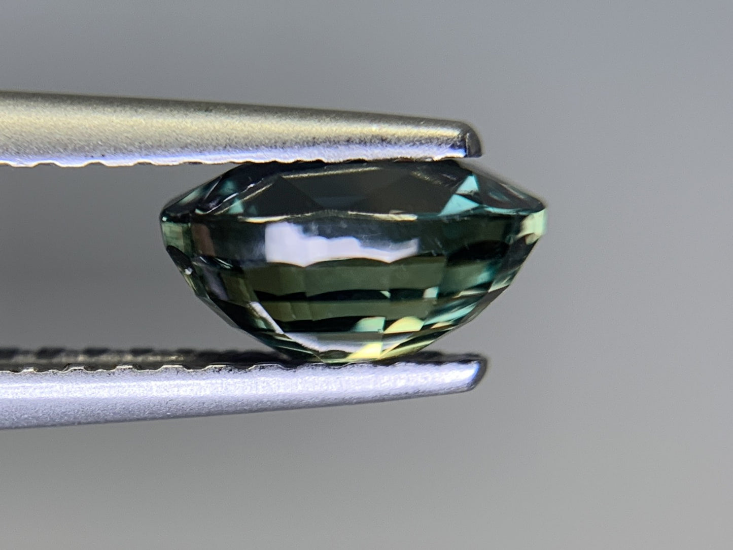 サファイア （カラーチェンジタイプ） 1.463ct  宝石ソーティング付き  7.2㎜×5.5㎜×3.8㎜  ルース（ 裸石 ） 2007Y