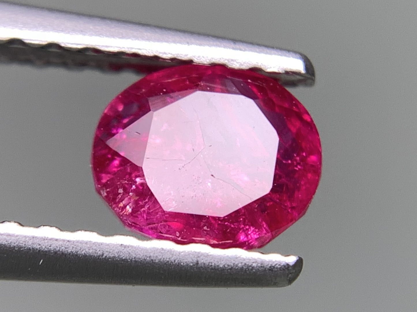 ルビー 天然 0.663ct 宝石ソーティング付き 5.4㎜×4.6㎜×2.5㎜ ルース（ 裸石 ） 8005Y