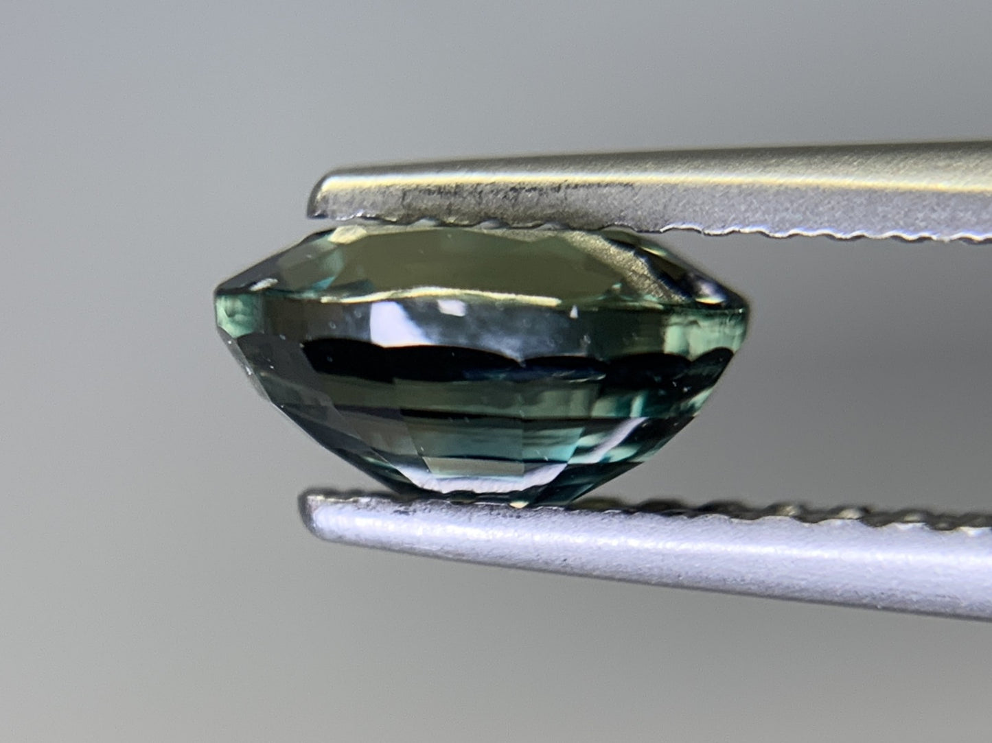 サファイア （カラーチェンジタイプ） 1.463ct  宝石ソーティング付き  7.2㎜×5.5㎜×3.8㎜  ルース（ 裸石 ） 2007Y