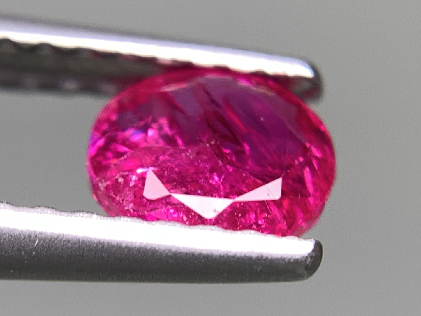 ルビー 天然 0.663ct 宝石ソーティング付き 5.4㎜×4.6㎜×2.5㎜ ルース（ 裸石 ） 8005Y