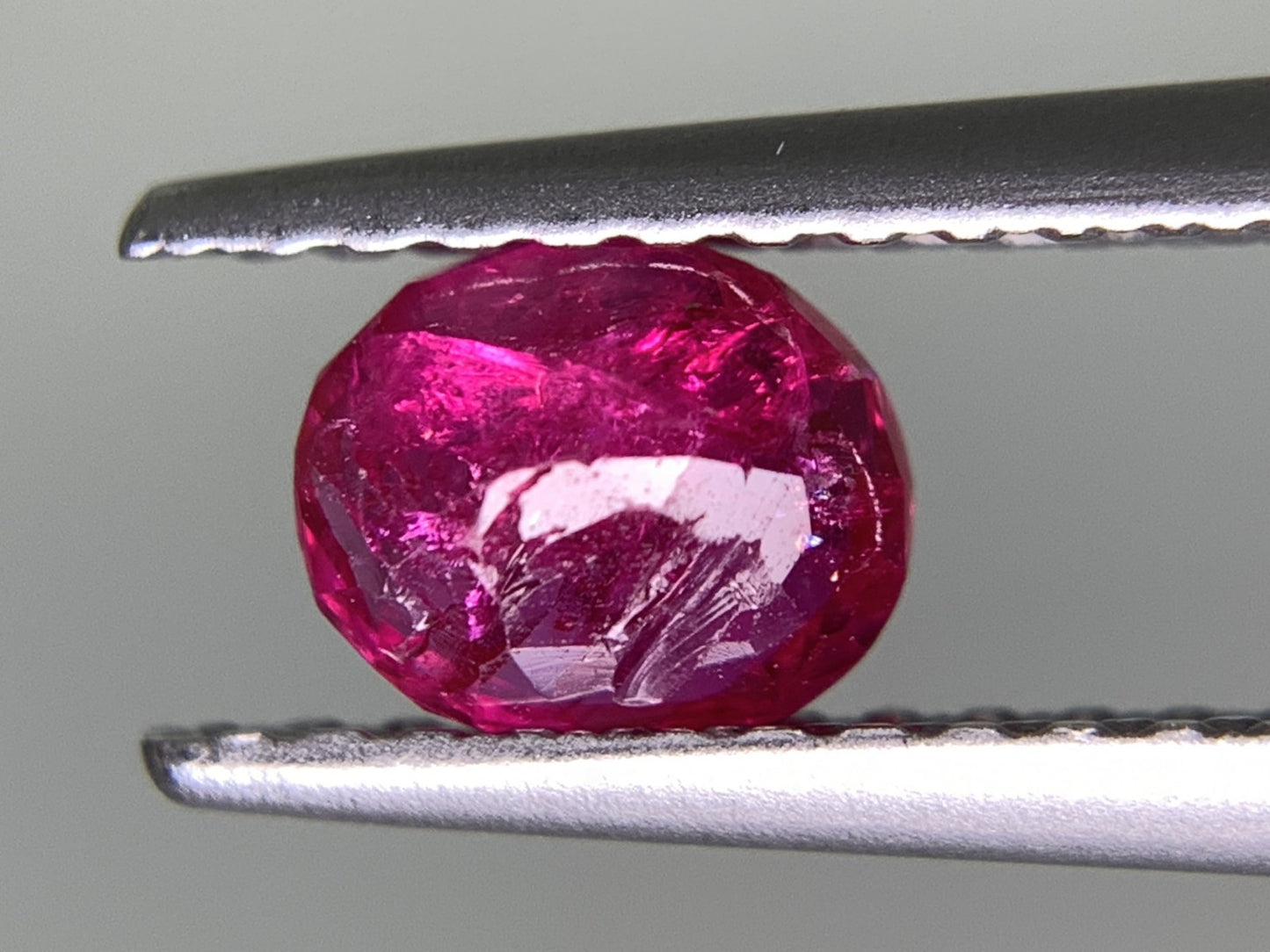 ルビー 天然 0.663ct 宝石ソーティング付き 5.4㎜×4.6㎜×2.5㎜ ルース（ 裸石 ） 8005Y