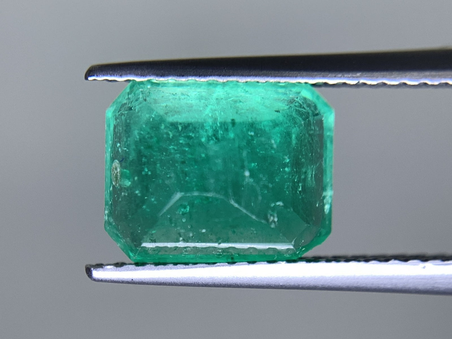エメラルド 天然  3.413ct  宝石ソーティング付き  9.7㎜×7.8㎜×5.6㎜  ルース（ 裸石 ）  5246Y