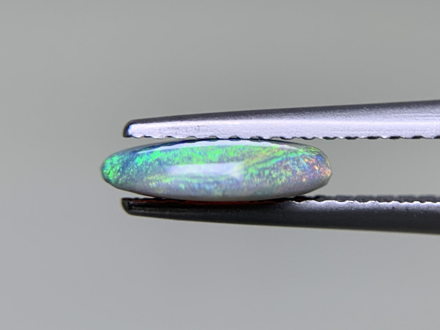 ブラックオパール 0.965ct 宝石ソーティング付き 9.5㎜×6.7㎜×2.3㎜ ルース（ 裸石 ） 3768Y
