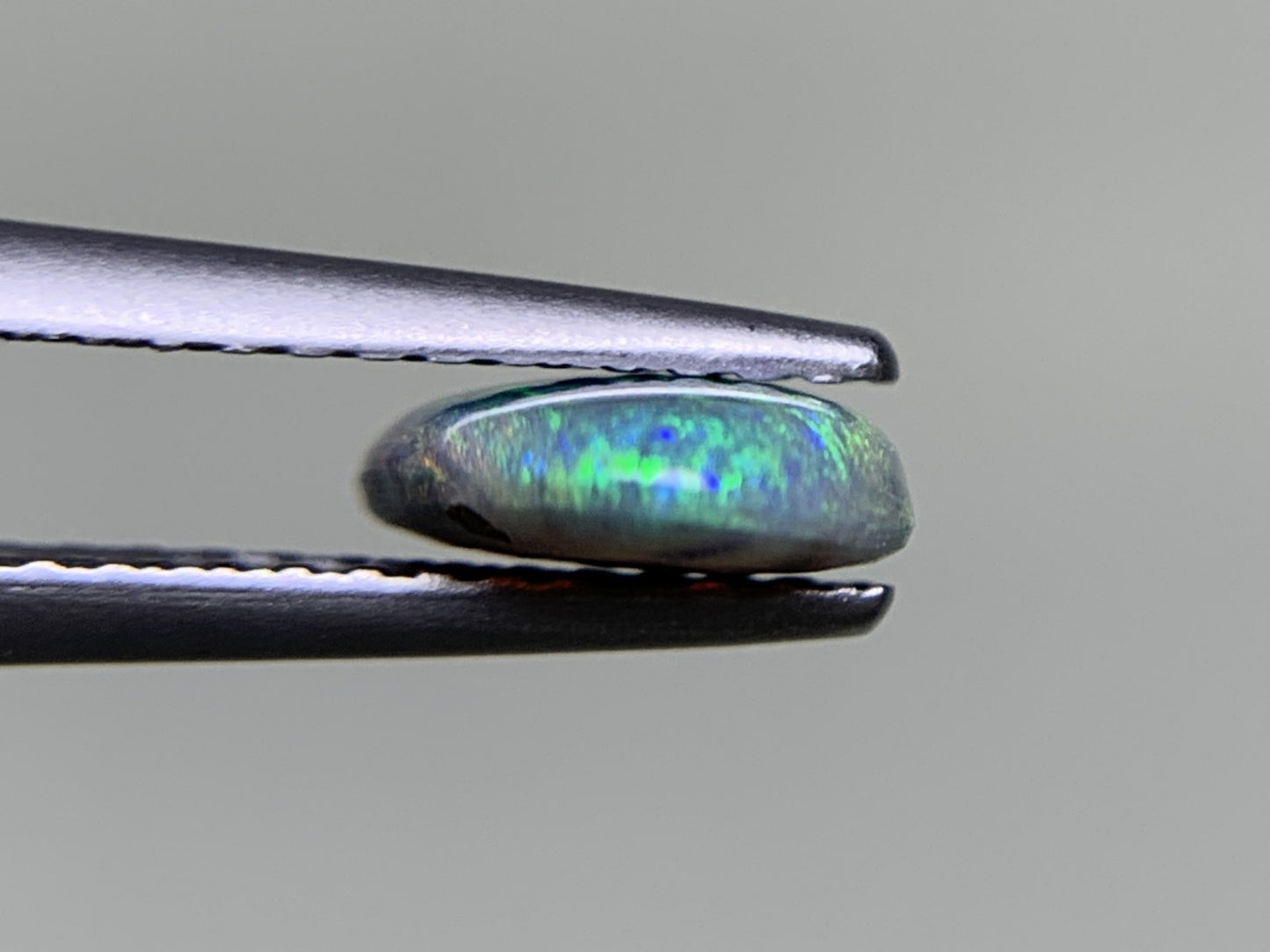 ブラックオパール 0.965ct 宝石ソーティング付き 9.5㎜×6.7㎜×2.3㎜ ルース（ 裸石 ） 3768Y