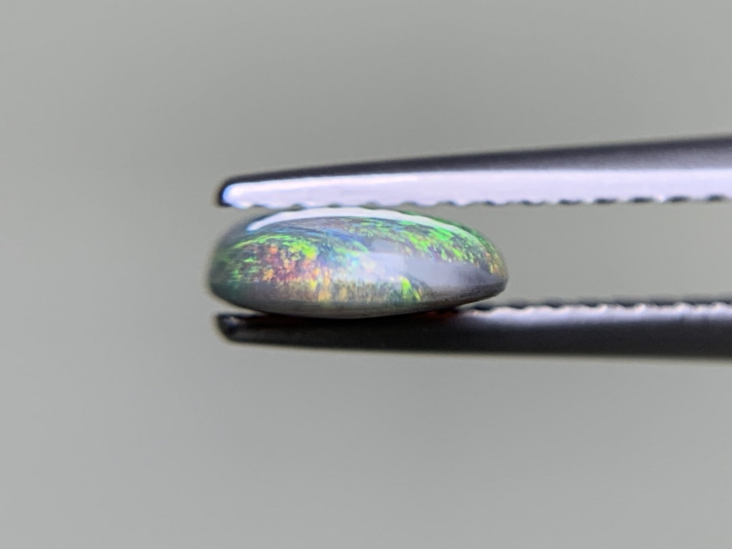ブラックオパール 0.965ct 宝石ソーティング付き 9.5㎜×6.7㎜×2.3㎜ ルース（ 裸石 ） 3768Y