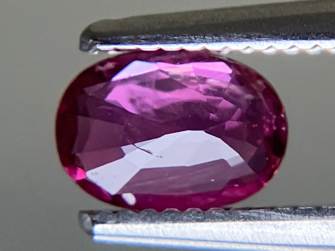 ルビー 天然 0.638ct 宝石ソーティング付き 6.2㎜×4.4㎜×2.1㎜ ルース（ 裸石 ） 7603YY