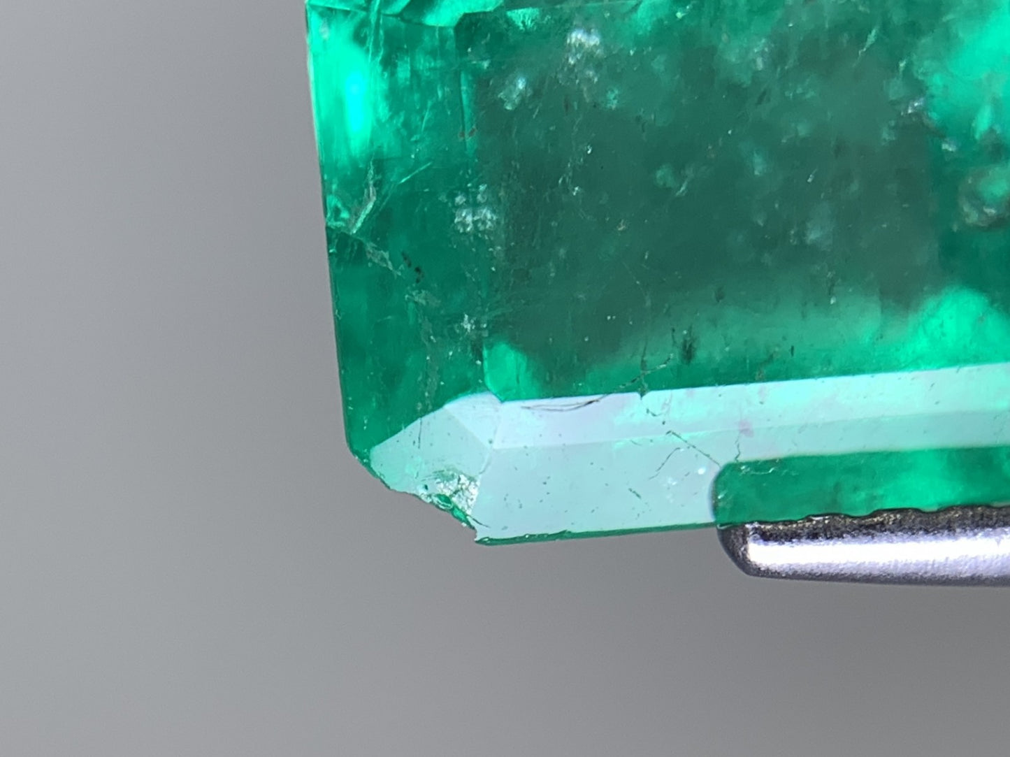 エメラルド 天然  3.413ct  宝石ソーティング付き  9.7㎜×7.8㎜×5.6㎜  ルース（ 裸石 ）  5246Y