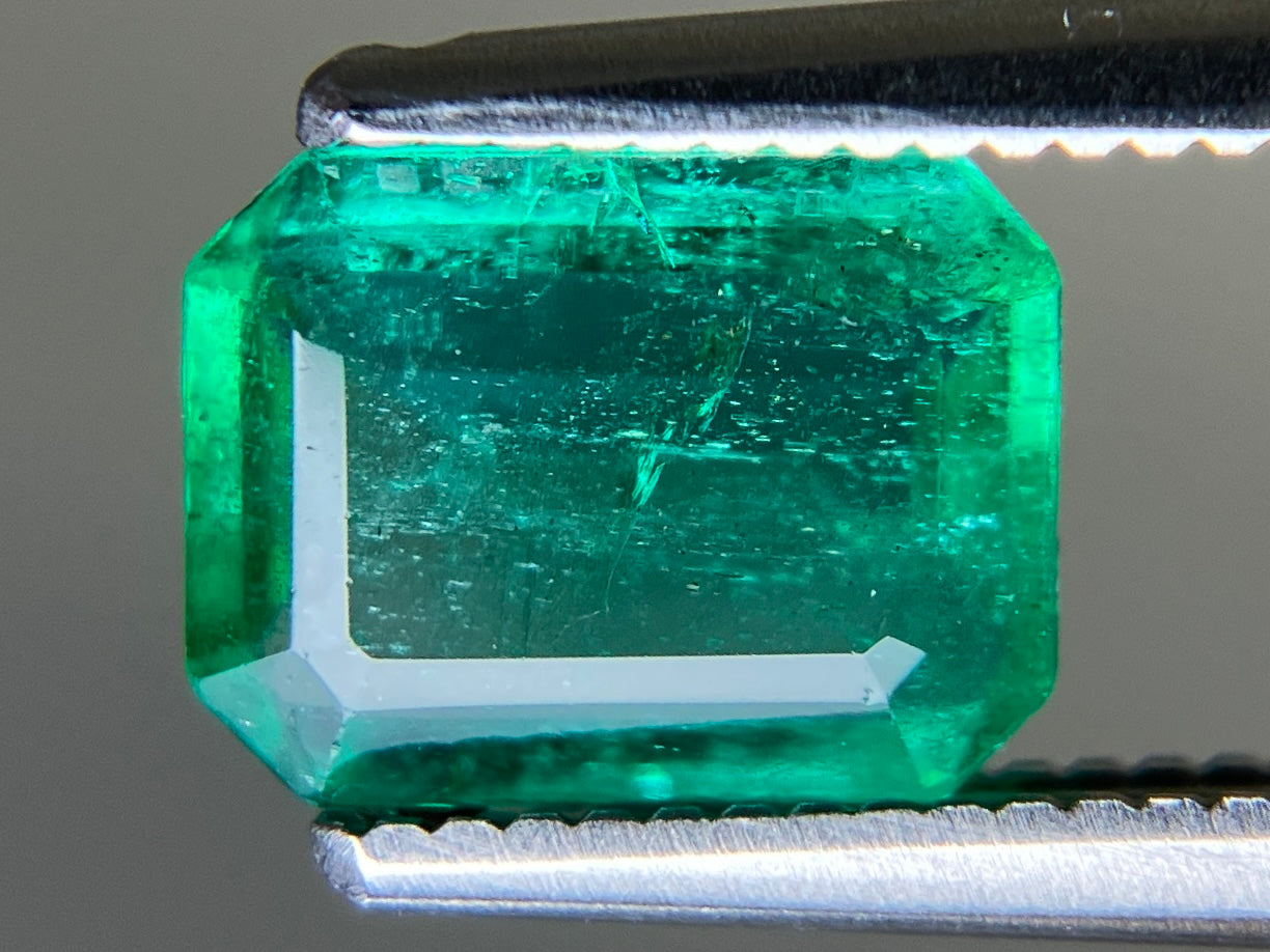 エメラルド 天然 1.131ct 中央宝石ソーティング付き 7.64㎜×5.76㎜×3.04㎜ ルース（ 裸石 ） 7591YY