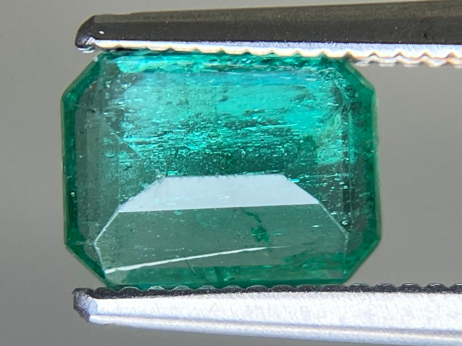エメラルド 天然 1.131ct 中央宝石ソーティング付き 7.64㎜×5.76㎜×3.04㎜ ルース（ 裸石 ） 7591YY