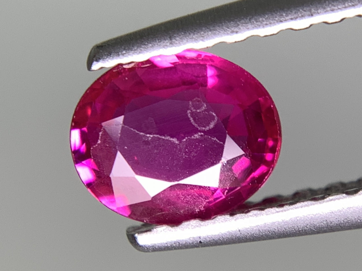 ルビー 天然 0.562ct 宝石ソーティング付き 5.5㎜×4.6㎜×2.2㎜ ルース（ 裸石 ） 8011Y