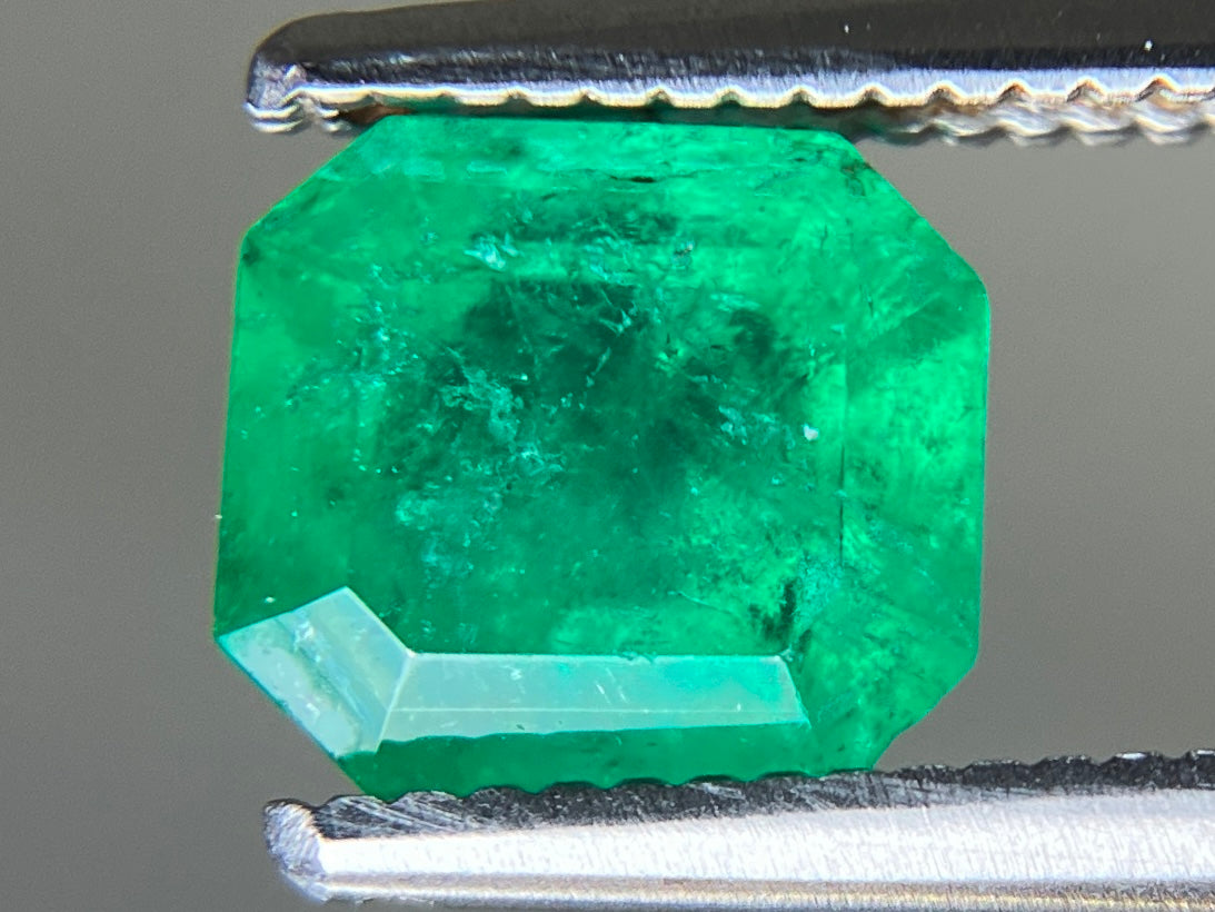 エメラルド 天然 1.108ct 中央宝石ソーティング付き 6.56㎜×5.92㎜×4.20㎜ ルース（ 裸石 ） 7589YY