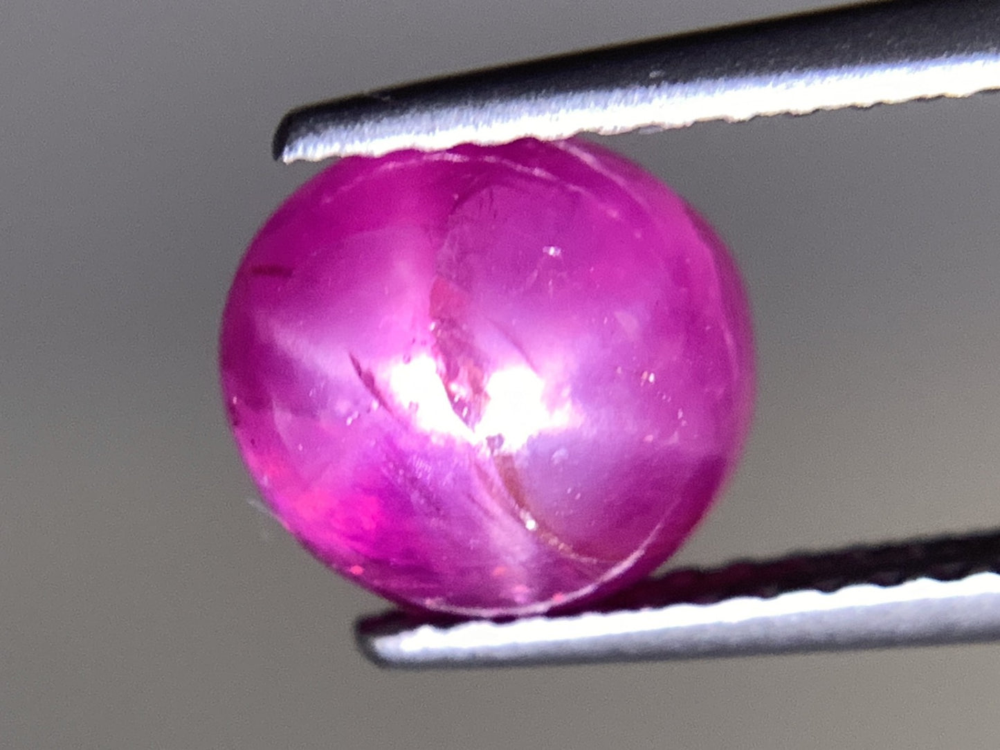 スタールビー 天然 3.347ct 非加熱　ミャンマー産 中央宝石鑑別書付き 7.6㎜×7.1㎜×5.8㎜ ルース（ 裸石 ） 6931Y