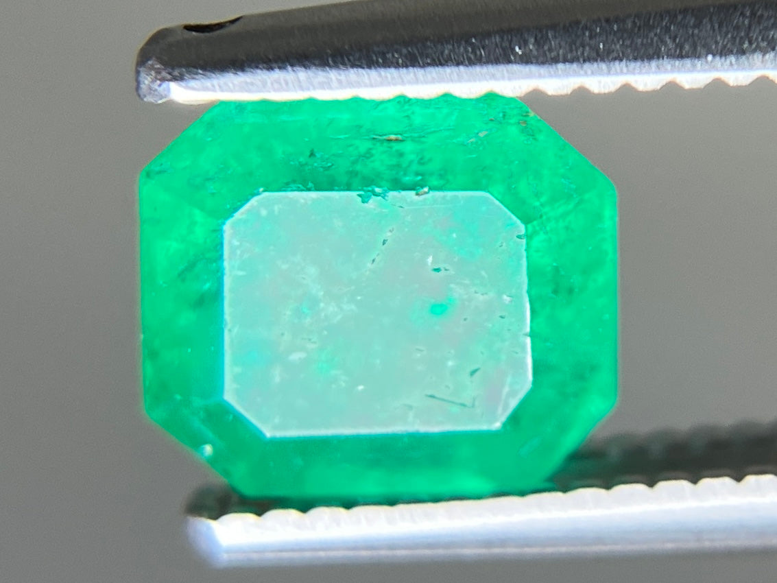 エメラルド 天然 1.108ct 中央宝石ソーティング付き 6.56㎜×5.92㎜×4.20㎜ ルース（ 裸石 ） 7589YY