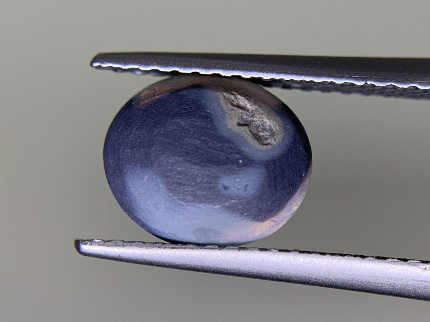 ブラックオパール  1.576ct  中央宝石ソーティング付き  8.7㎜×7.4㎜×4.1㎜  ルース（ 裸石 ） 3761Y