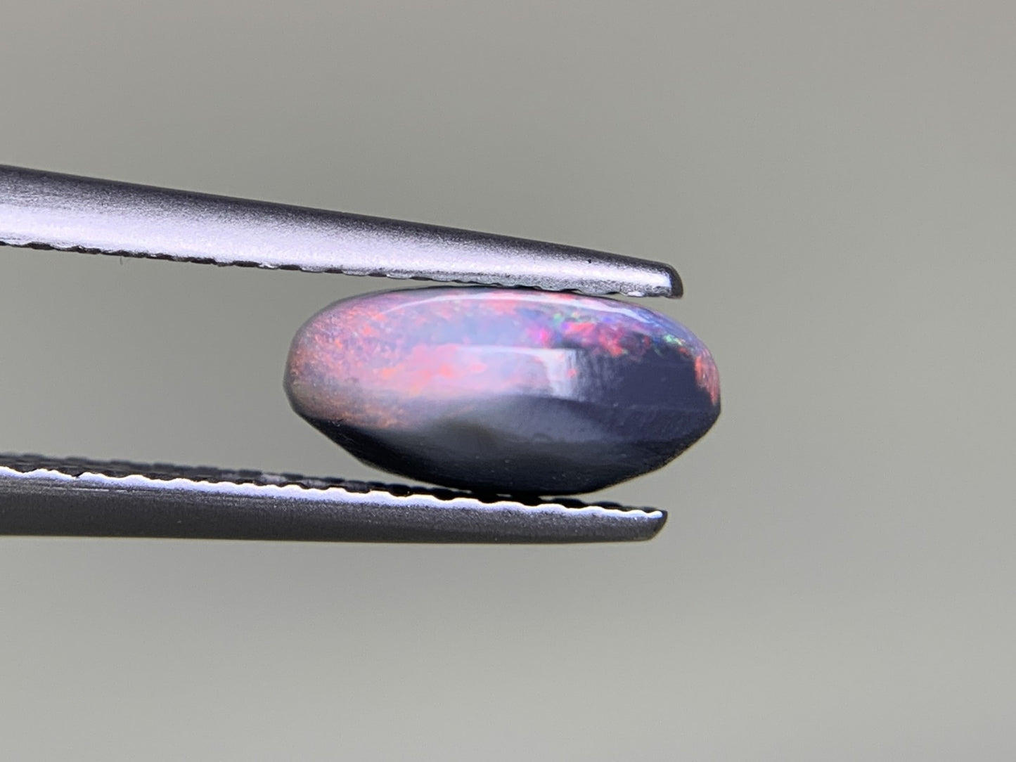 ブラックオパール  1.576ct  中央宝石ソーティング付き  8.7㎜×7.4㎜×4.1㎜  ルース（ 裸石 ） 3761Y