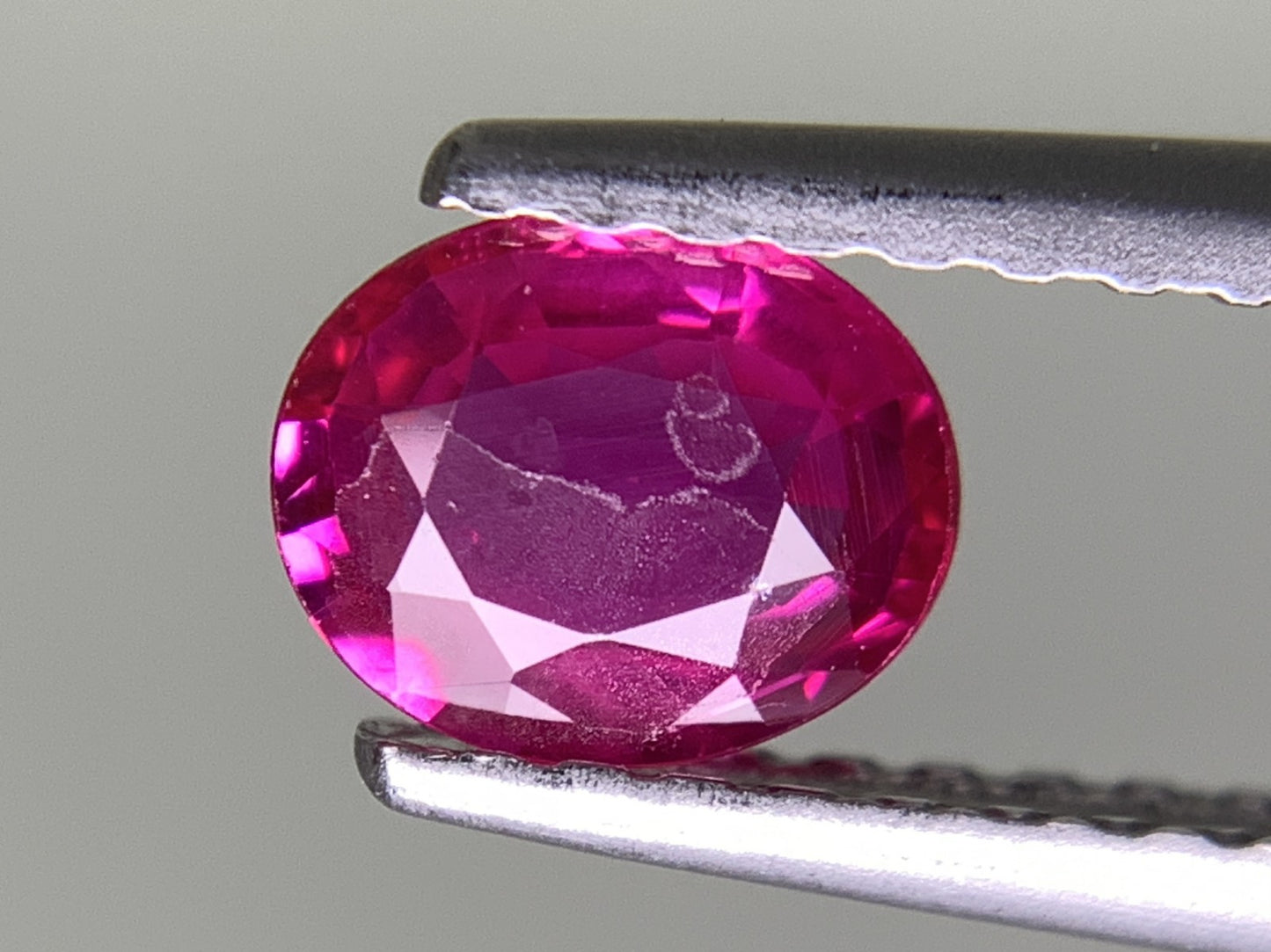 ルビー 天然 0.562ct 宝石ソーティング付き 5.5㎜×4.6㎜×2.2㎜ ルース（ 裸石 ） 8011Y