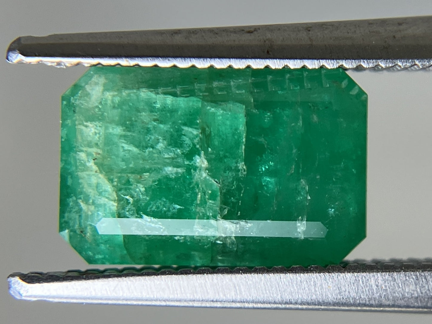 エメラルド 2.774ct 中央宝石ソーティング付き 10.23㎜×6.60㎜×4.52㎜ ルース（ 裸石 ） 4652YY