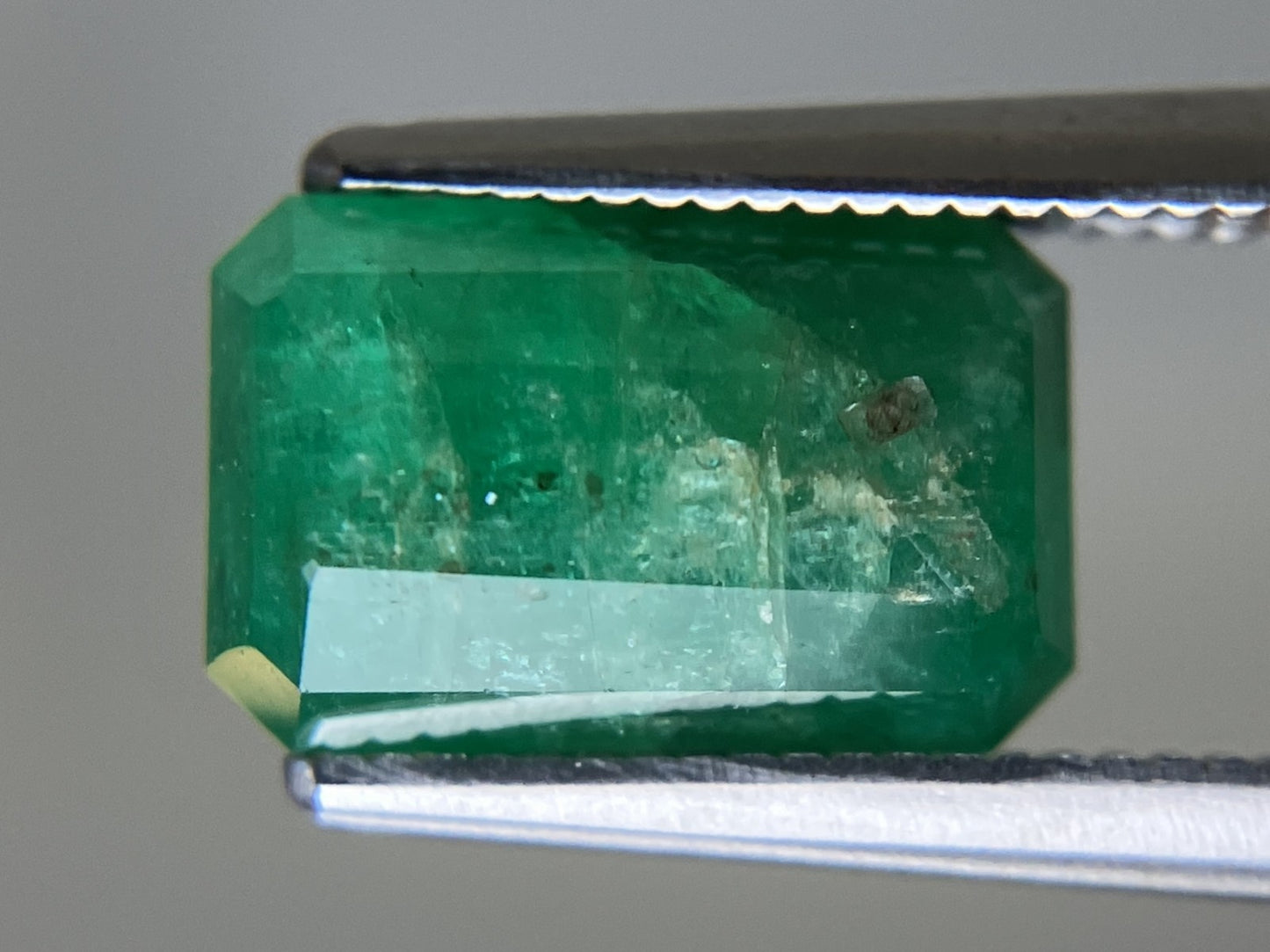 エメラルド 2.774ct 中央宝石ソーティング付き 10.23㎜×6.60㎜×4.52㎜ ルース（ 裸石 ） 4652YY