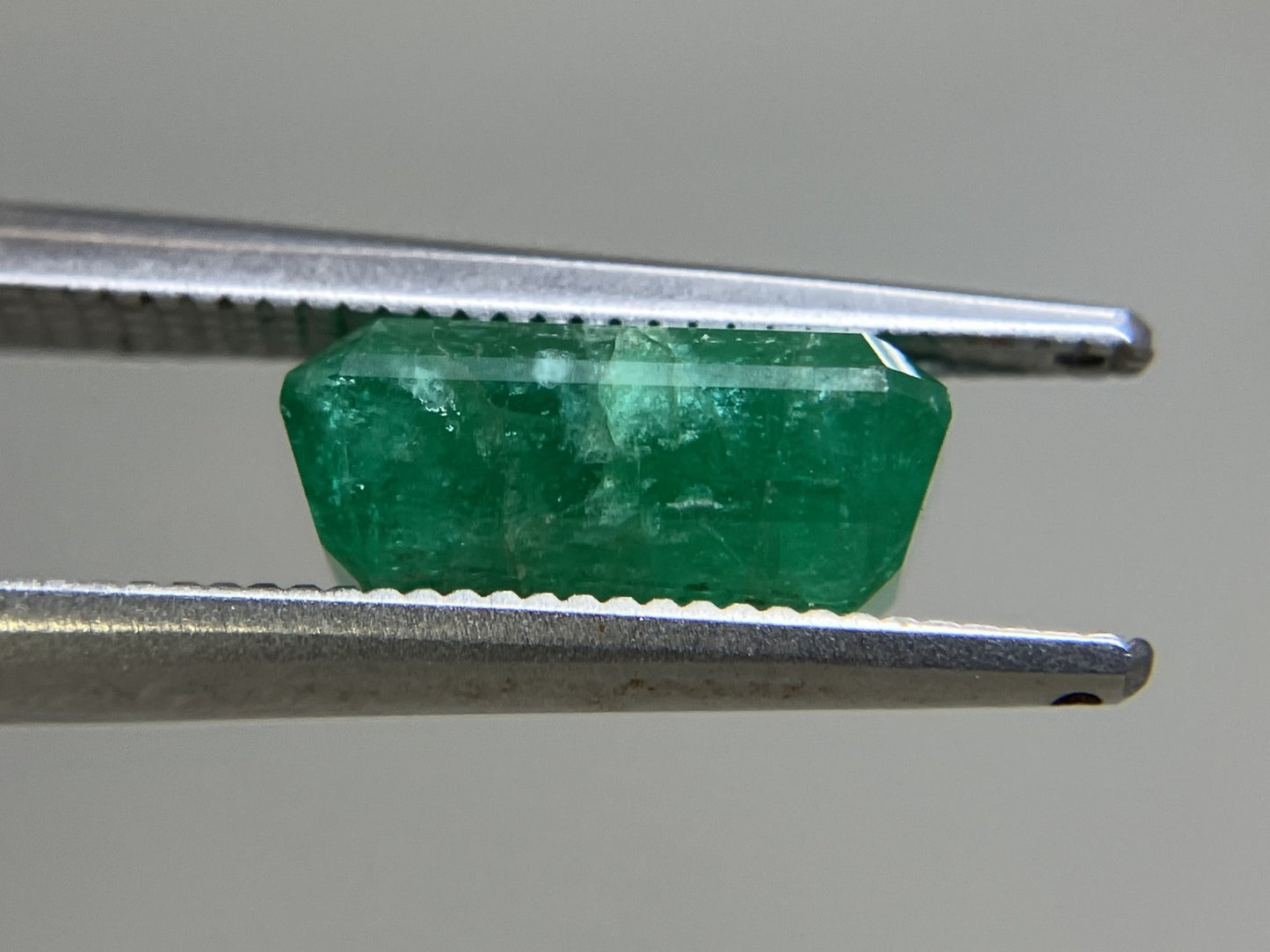 エメラルド 2.774ct 中央宝石ソーティング付き 10.23㎜×6.60㎜×4.52㎜ ルース（ 裸石 ） 4652YY