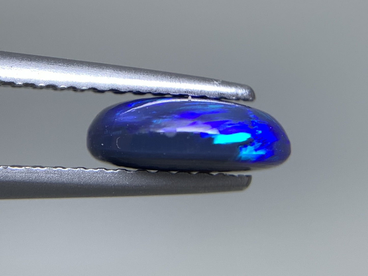 ブラックオパール 天然  1.138ct  中央宝石ソーティング付き  8.6㎜×6.6㎜×3.2㎜  ルース（ 裸石 ） 6002Y