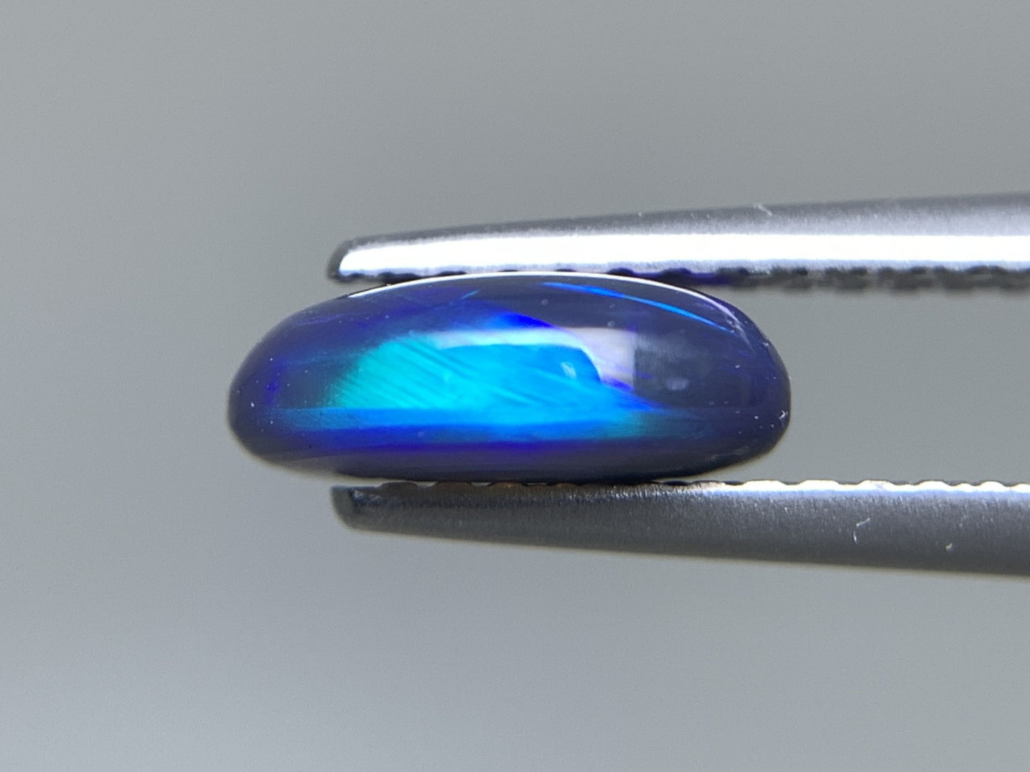 ブラックオパール 天然  1.138ct  中央宝石ソーティング付き  8.6㎜×6.6㎜×3.2㎜  ルース（ 裸石 ） 6002Y