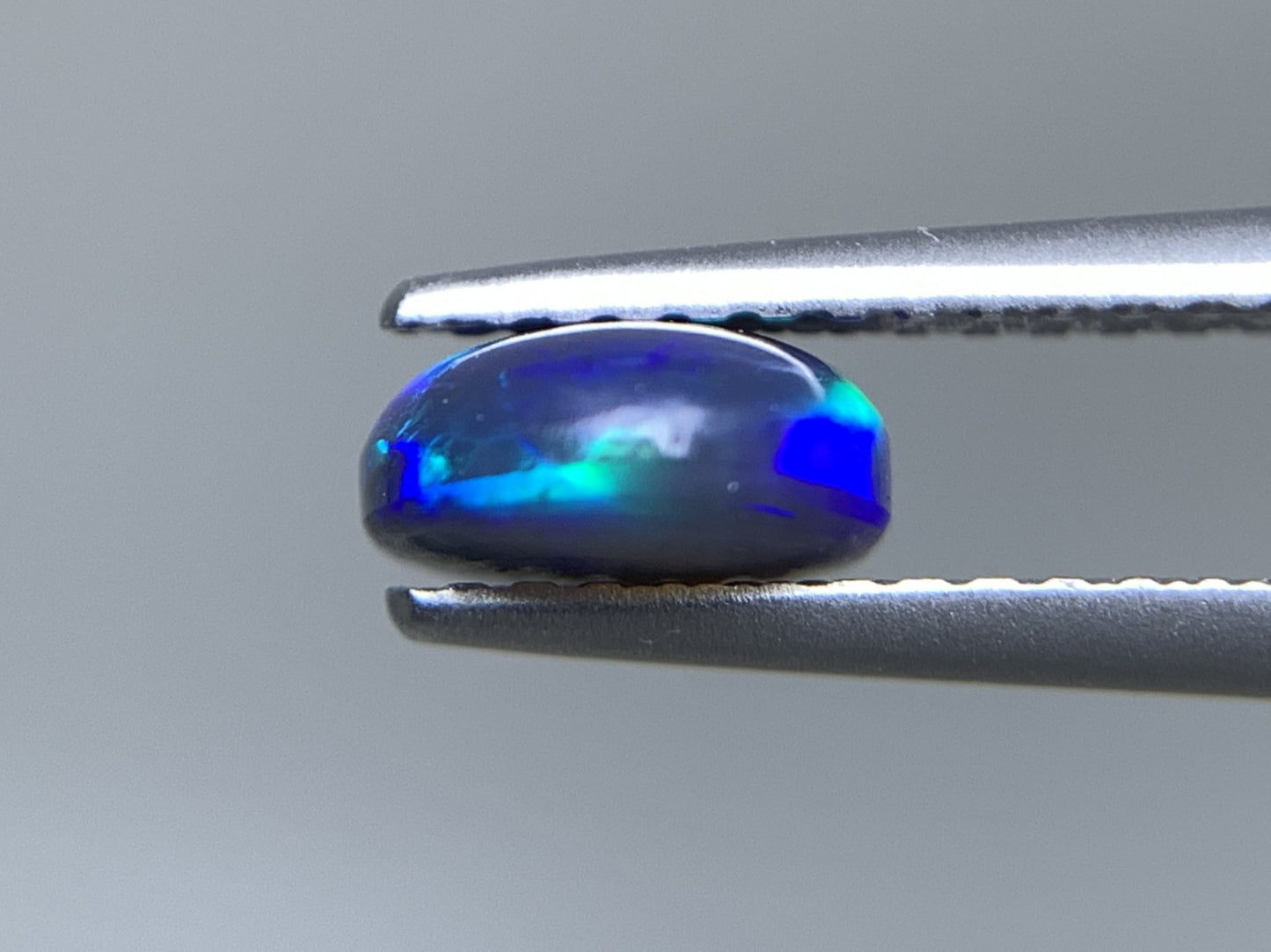 ブラックオパール 天然  1.138ct  中央宝石ソーティング付き  8.6㎜×6.6㎜×3.2㎜  ルース（ 裸石 ） 6002Y