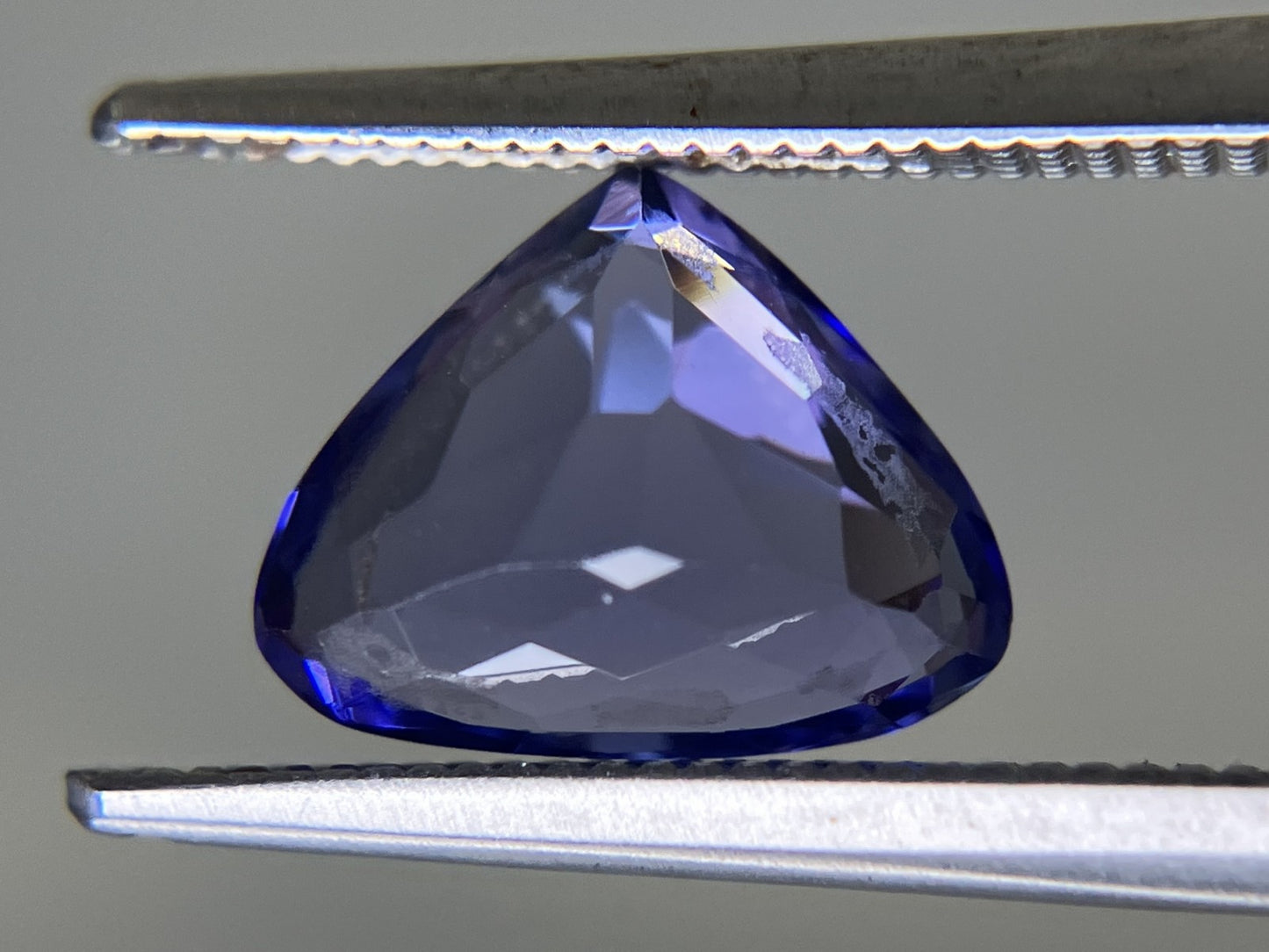 タンザナイト 2.338ct  宝石ソーティング付き  9.9㎜×7.7㎜×4.1㎜  天然 ルース（ 裸石 ） 4406YY