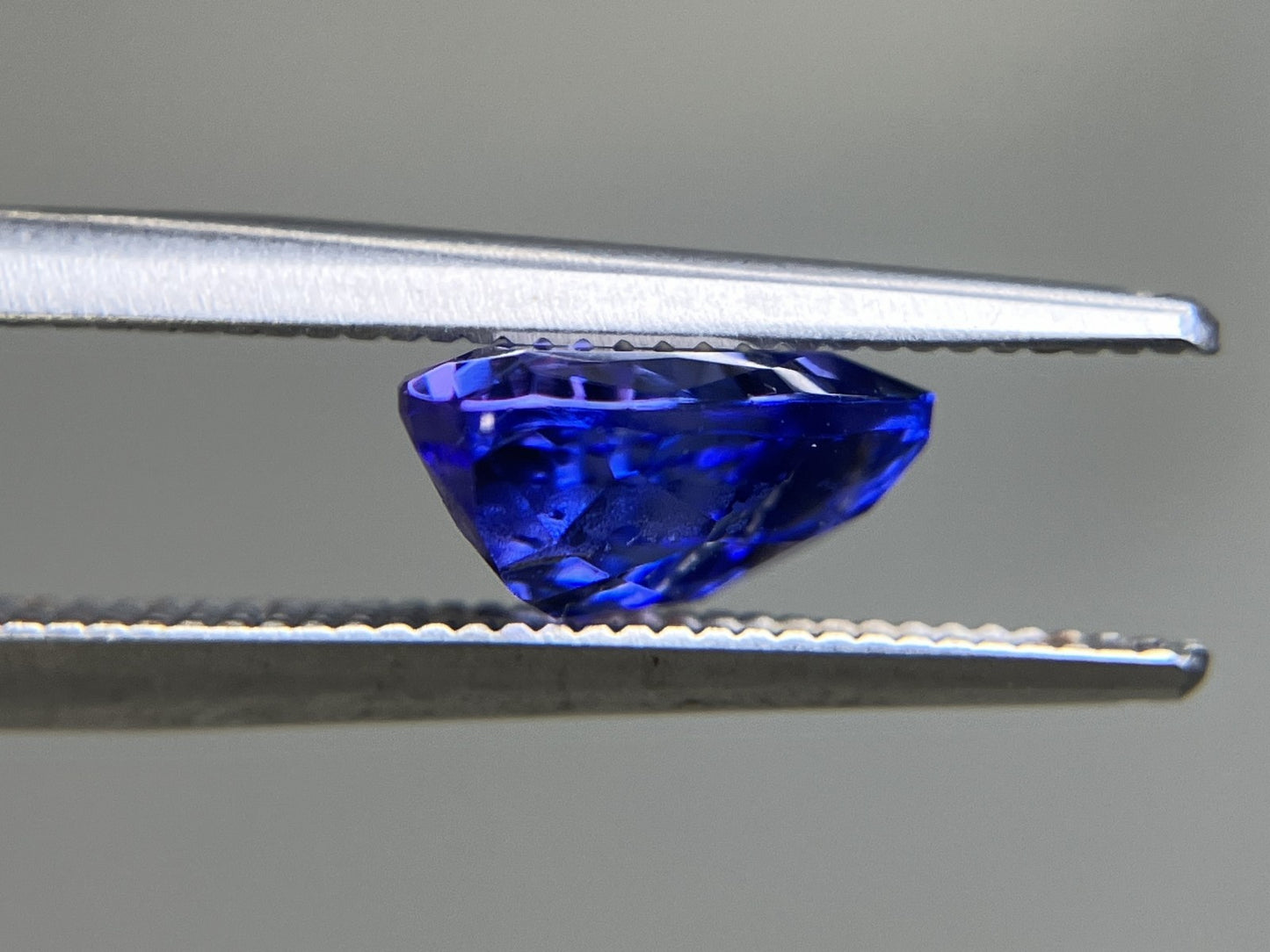 タンザナイト 2.338ct  宝石ソーティング付き  9.9㎜×7.7㎜×4.1㎜  天然 ルース（ 裸石 ） 4406YY